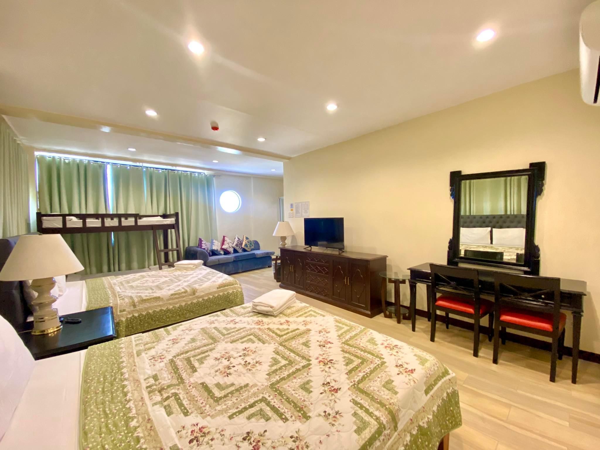 Juanita's Guesthouse Penthouse 2