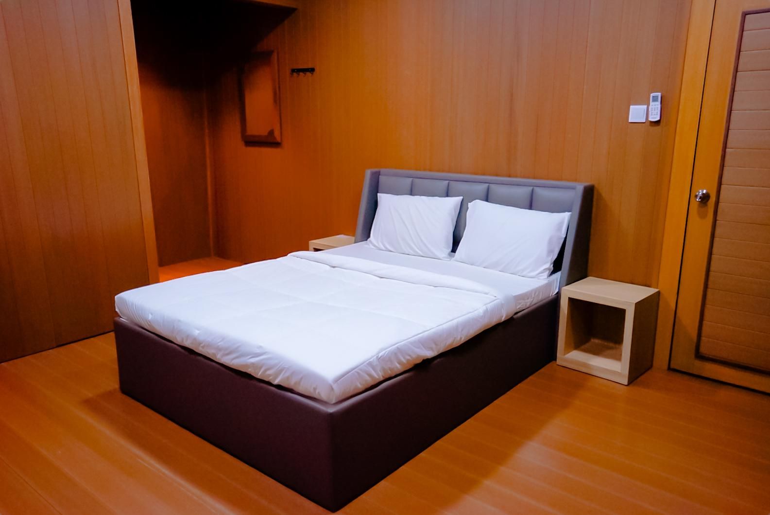 Standard - 1 Bed Queen Non-Smoking