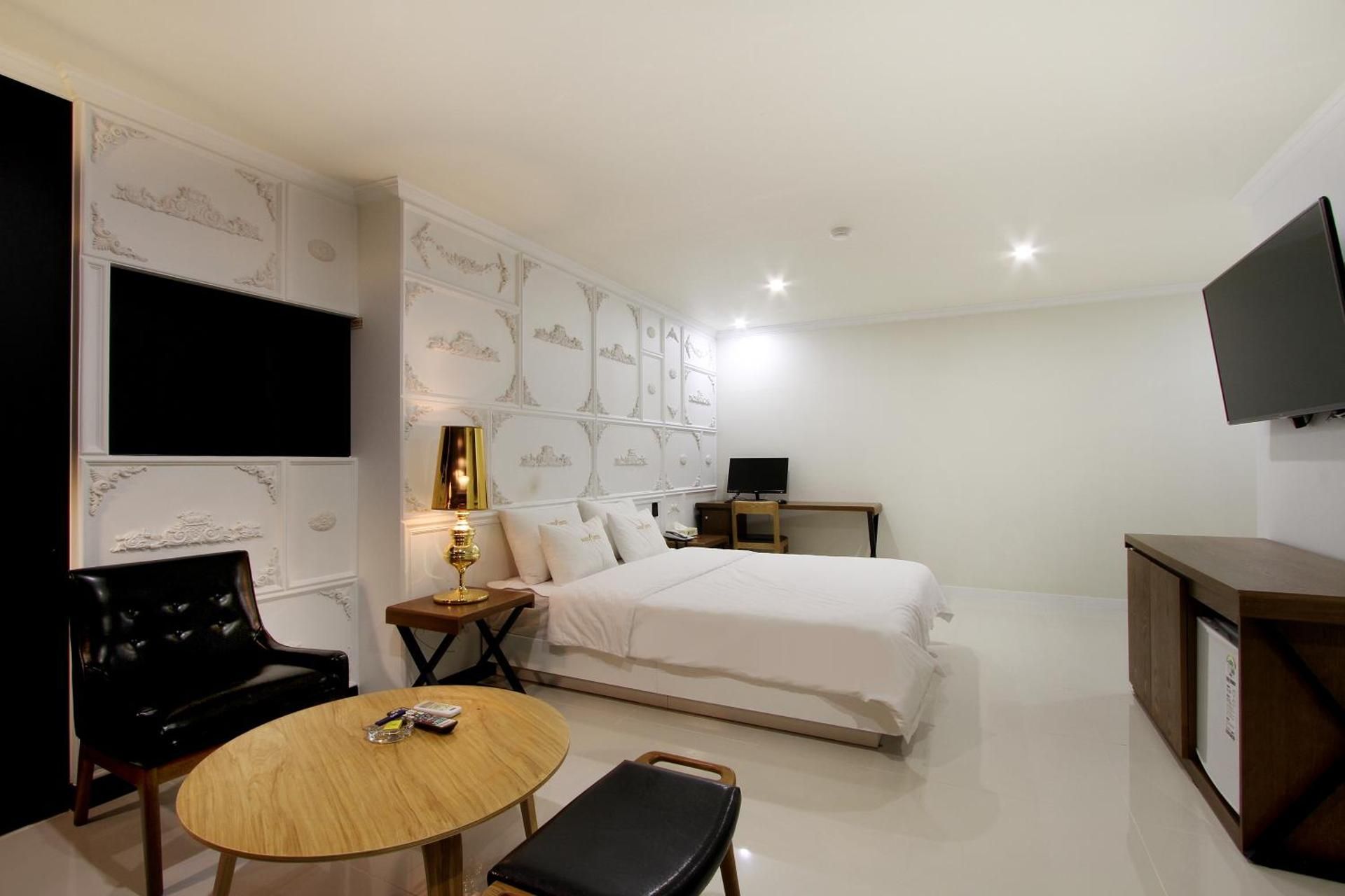 Bando Tourist Hotel Deluxe Double Room 2