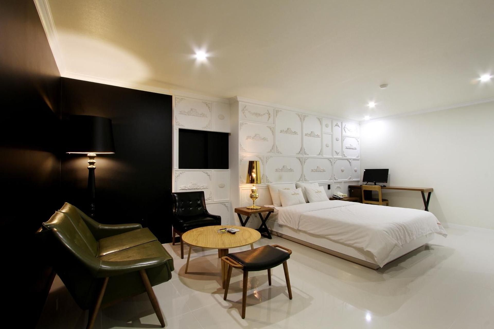 Bando Tourist Hotel Deluxe Double Room