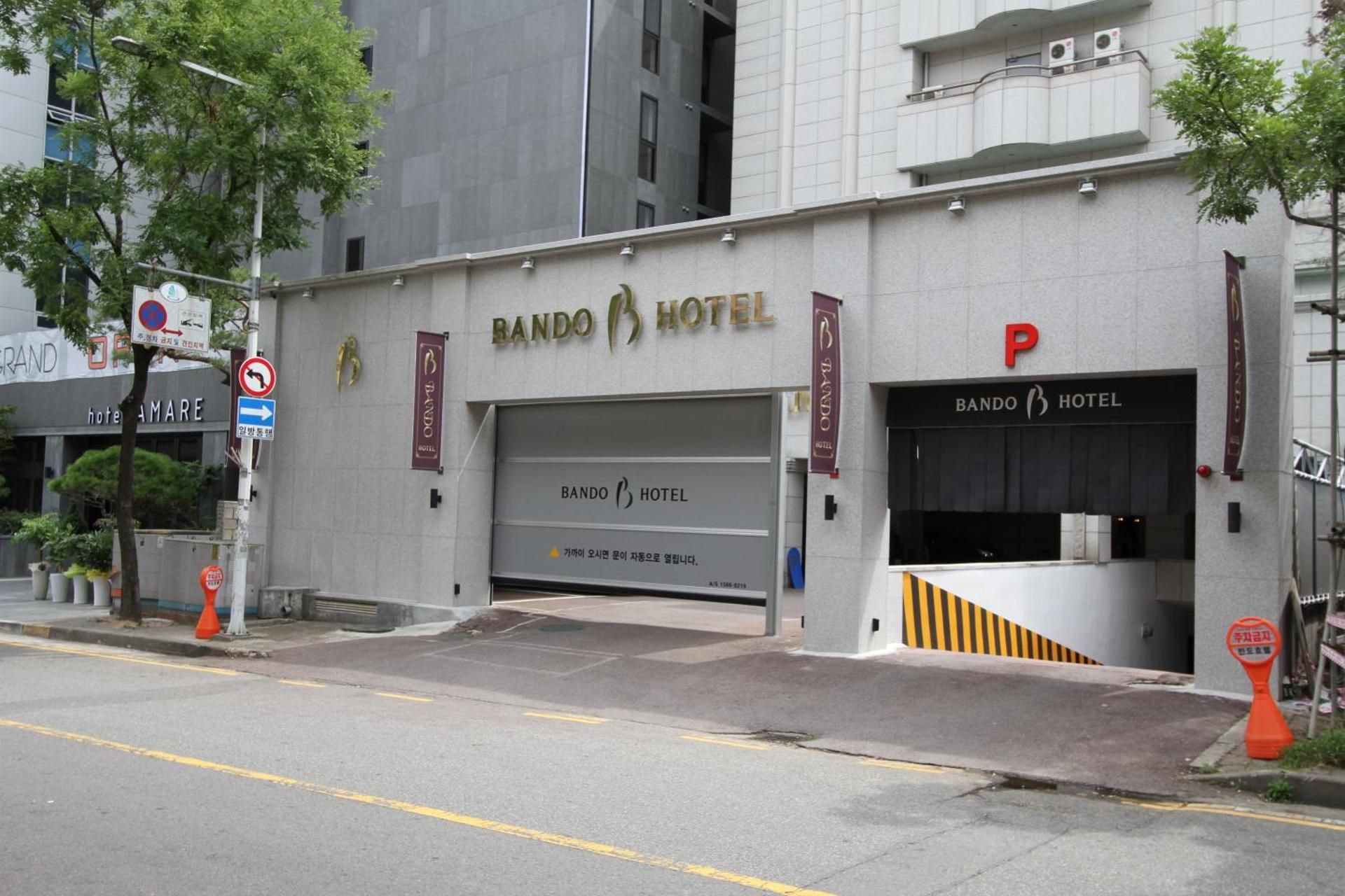 Bando Tourist Hotel