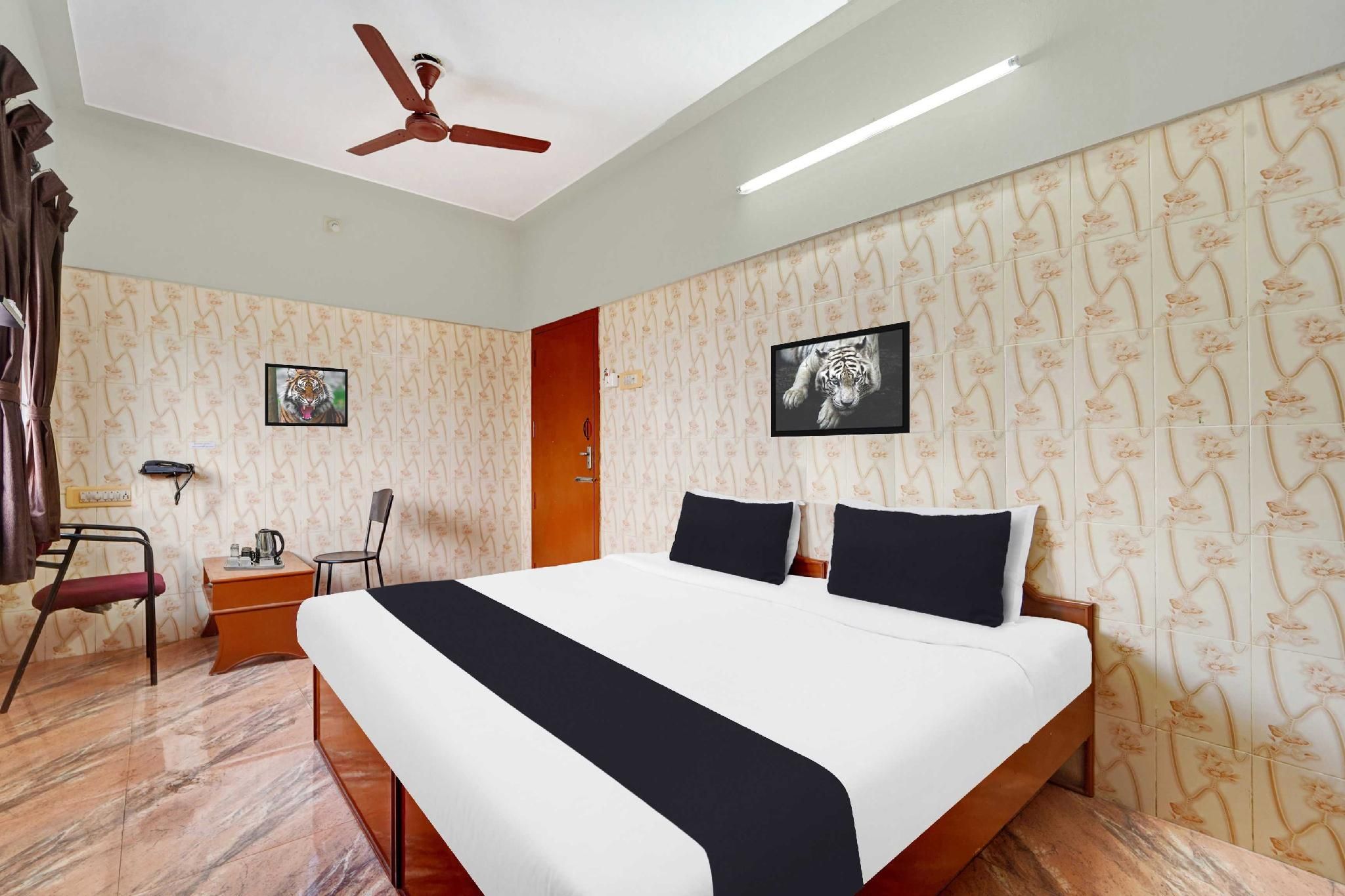 Collection O Central Railway Station Tiruppur Classic Triple Room