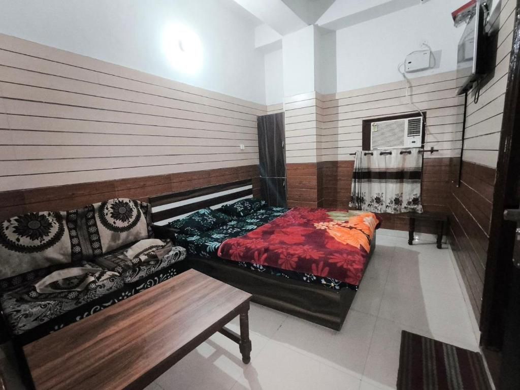 Arjun Guest House Deluxe Non AC Room