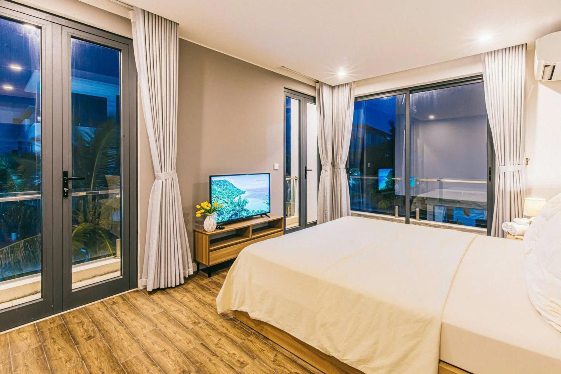 King Room with Pool View