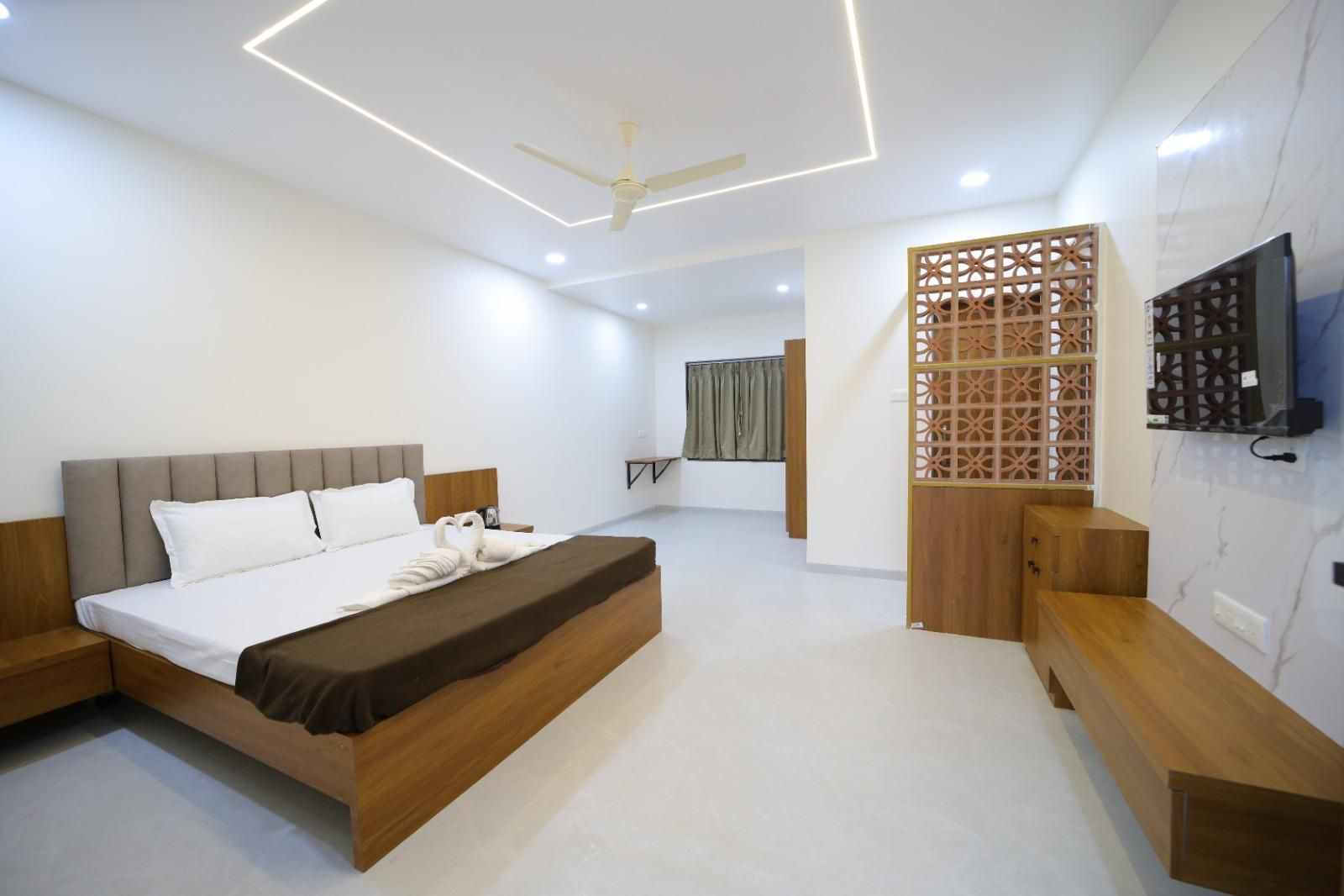 Hotel Shivjanmabhumi Resort Suite with Garden View