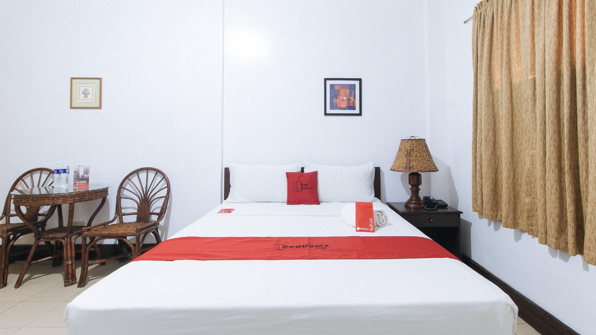 RedDoorz @ Marifa Hotel Angeles Pampanga Standard Double Room