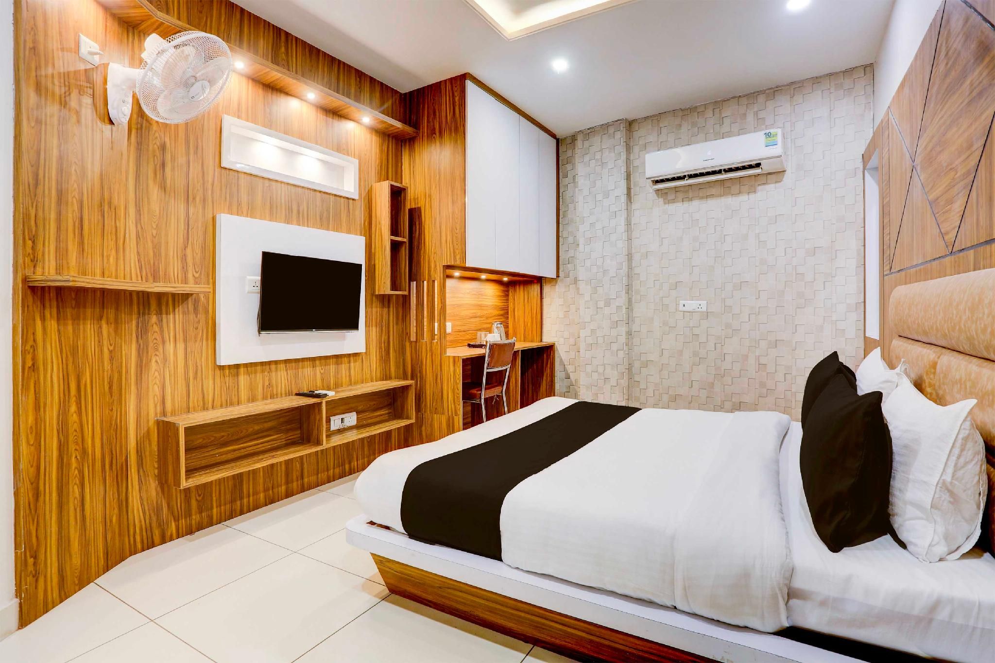 Townhouse Oak Rohtak Mansarovar Park Classic Triple Room