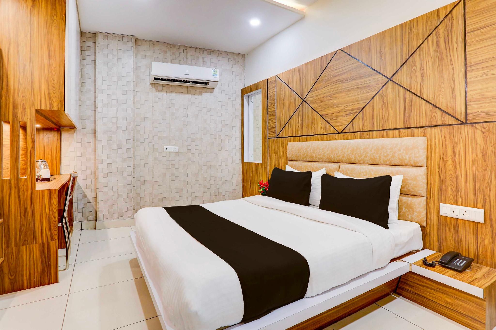 Townhouse Oak Rohtak Mansarovar Park Classic Triple Room 2