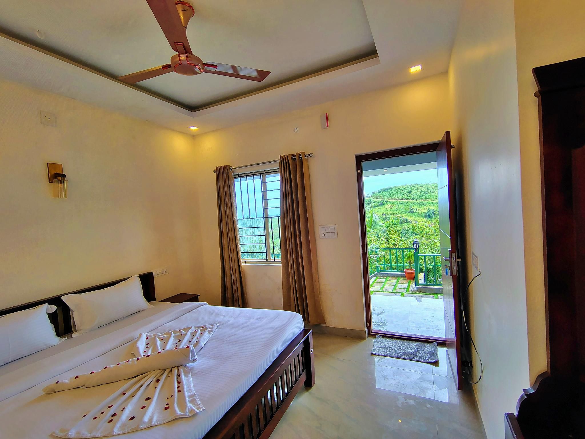 The Autumn by Maat Hotels Garden View 2