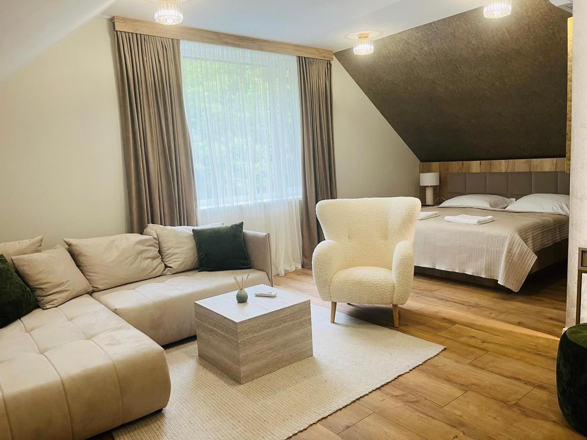 Molo Pension Large Twin Room