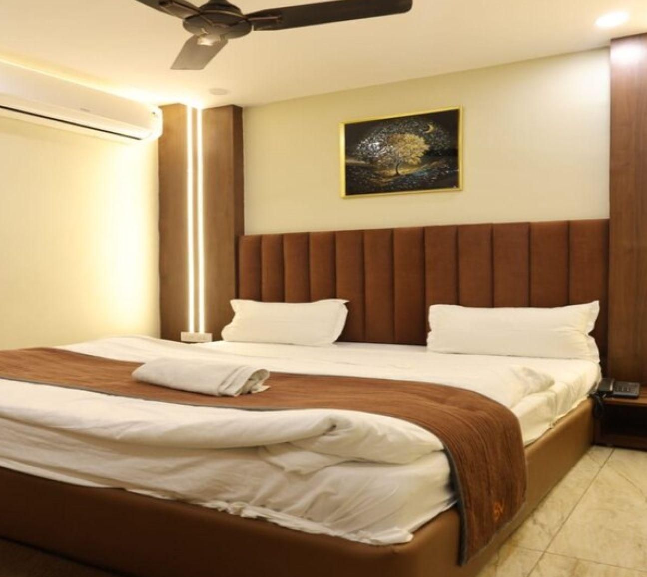 New Navodaya Sarovar Standard Double Room 3