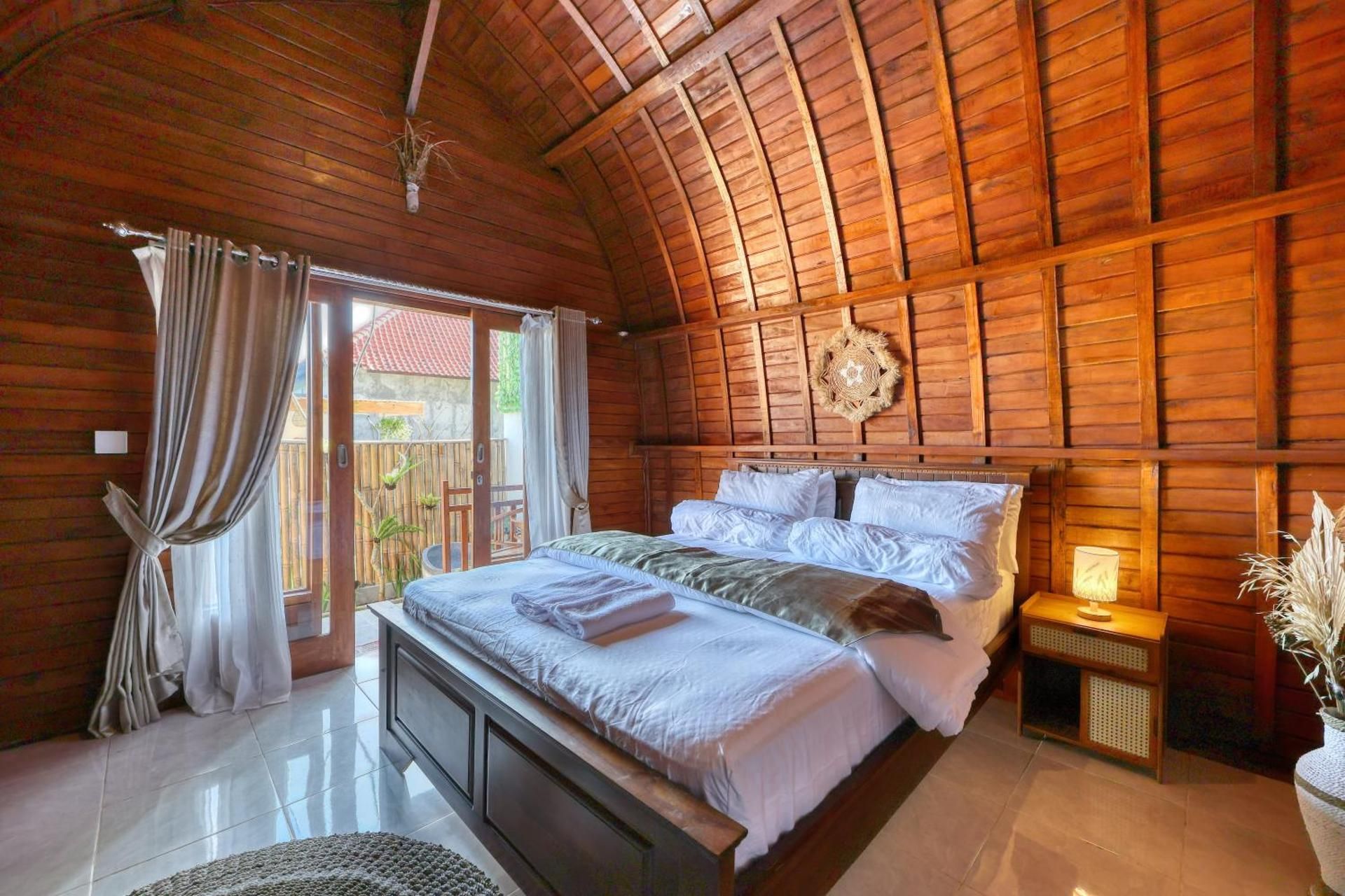 Rostin Mesari Villa Wooden Deluxe Room with Private Bathroom