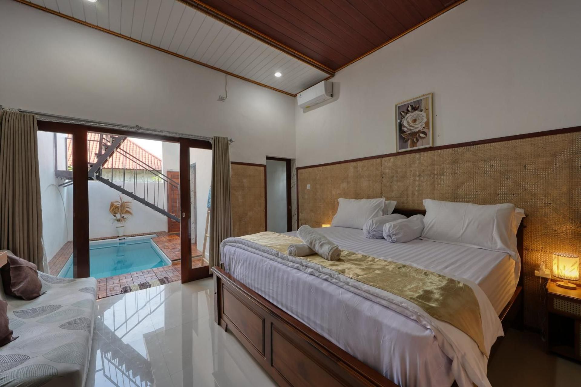 Rostin Mesari Villa Suite Pool