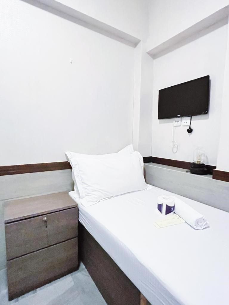 Island Inn Single Room