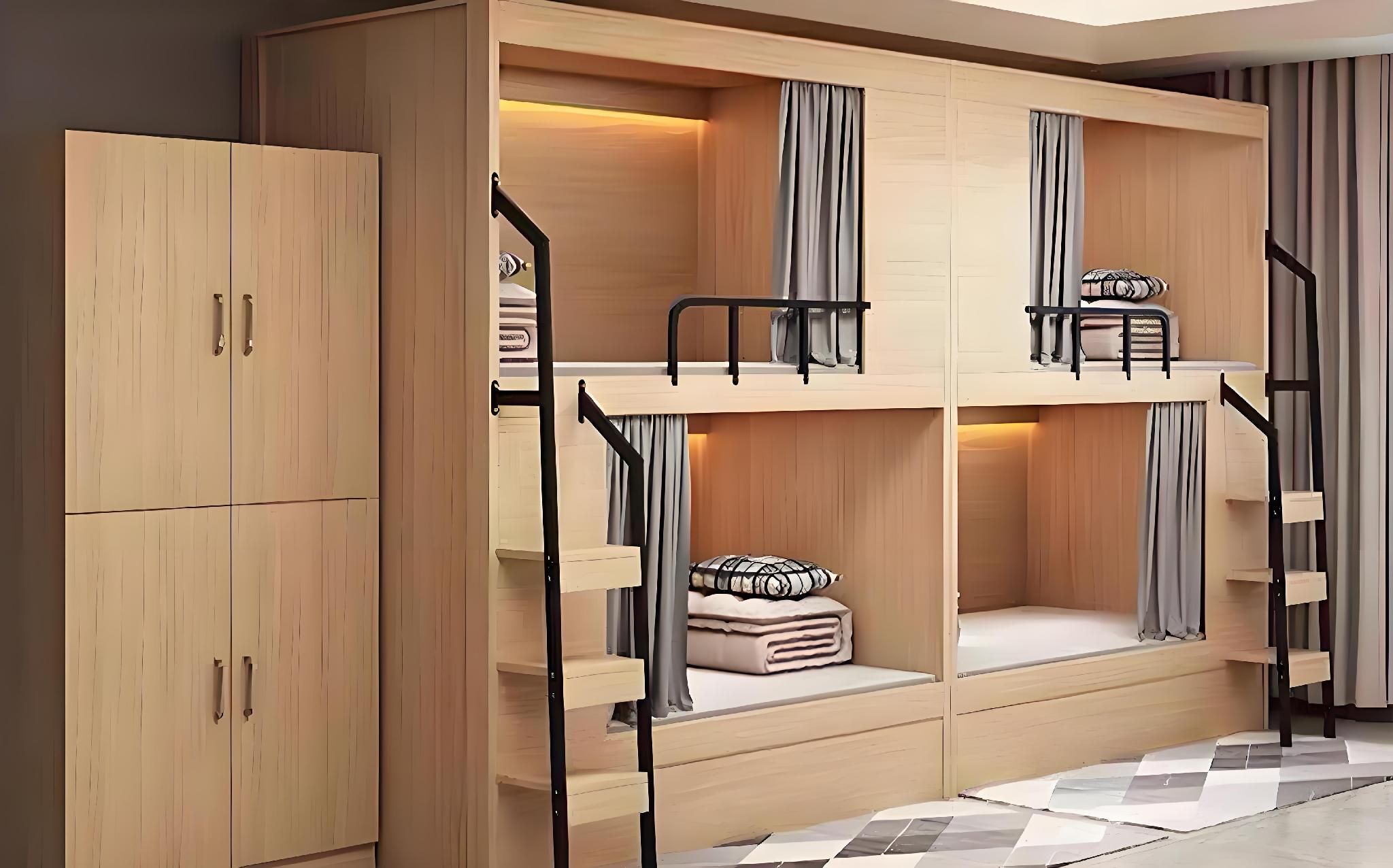 Bed in 6-Bed Female Dormitory Room - Shared Bathroom
