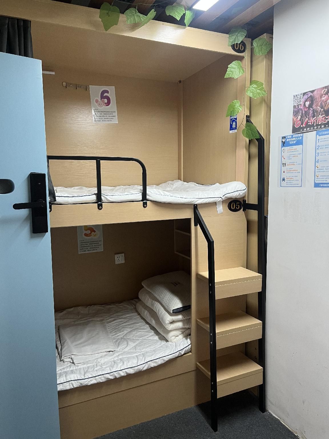 Bed in 6-Bed Female Dormitory Room - Shared Bathroom