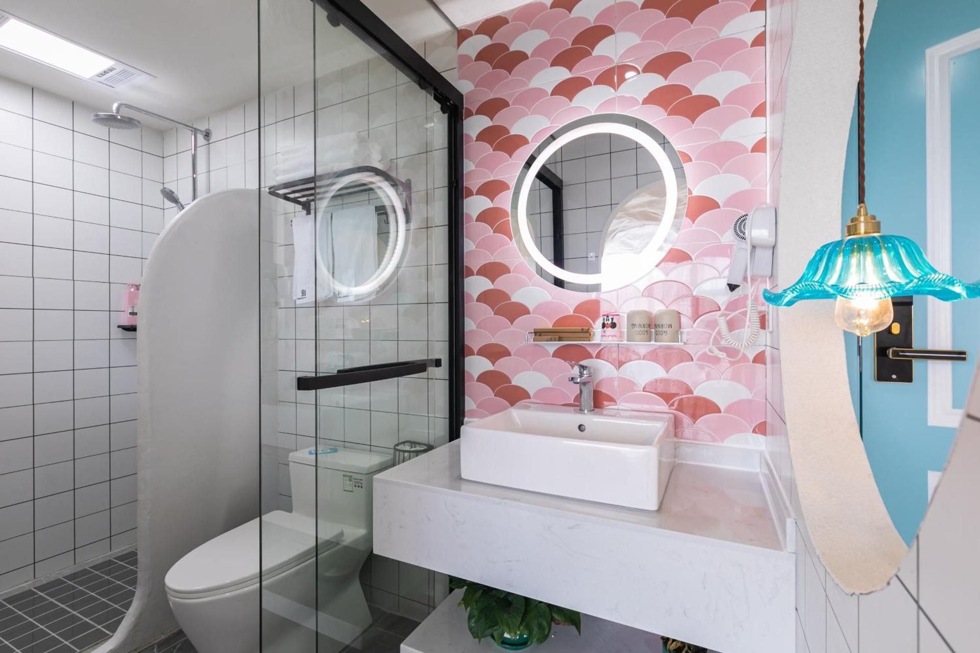 Shanghai Half Window Hotel Deluxe Double Room with Bath 3