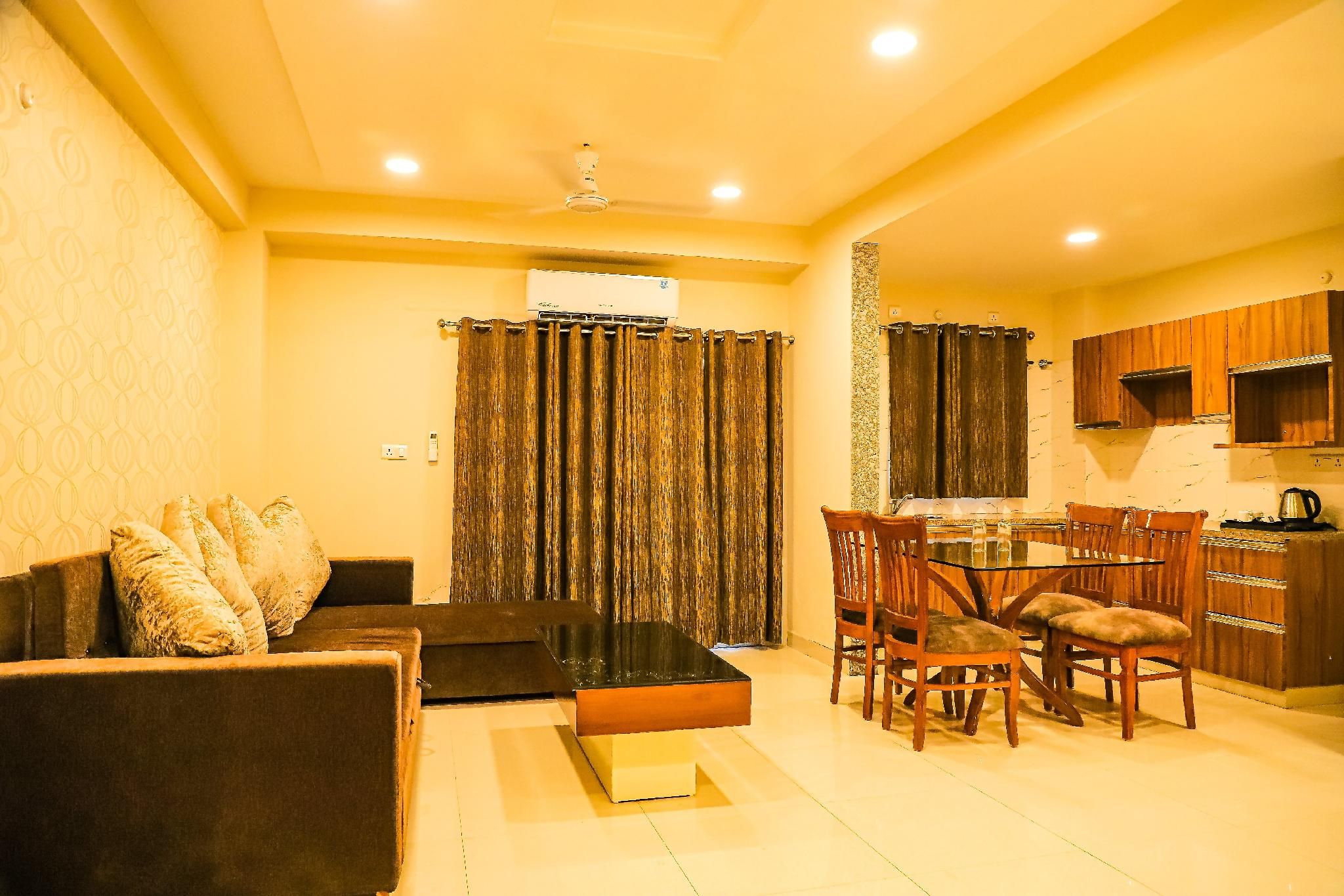  Hotel Shri Radha Nikunj Opp Prem Mandir Vrindavan Family Suite