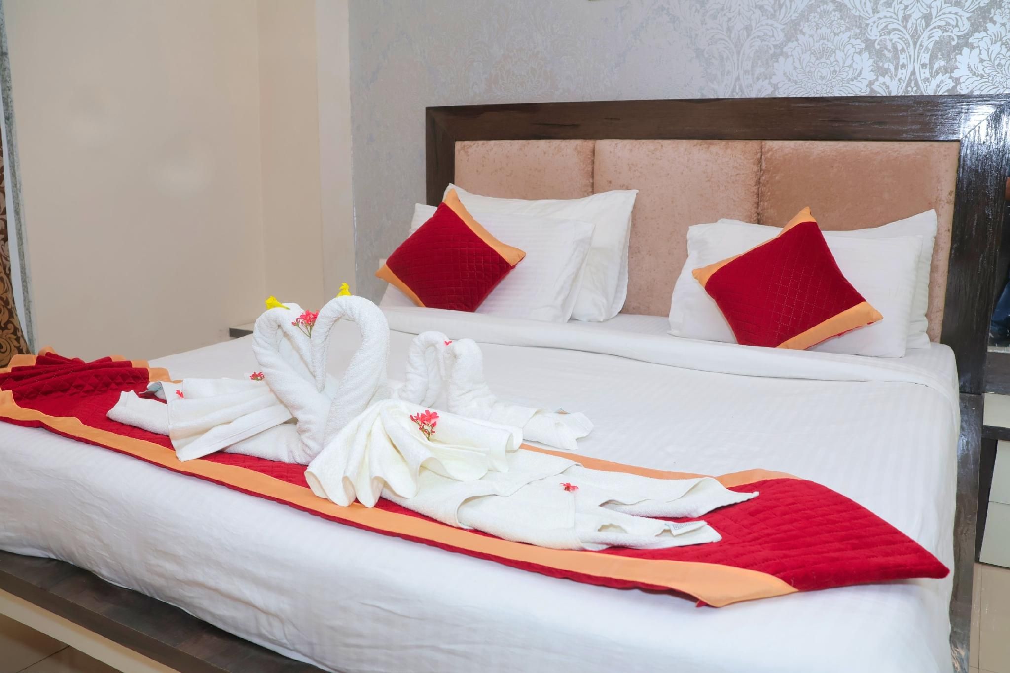  Hotel Shri Radha Nikunj Opp Prem Mandir Vrindavan Executive Suite