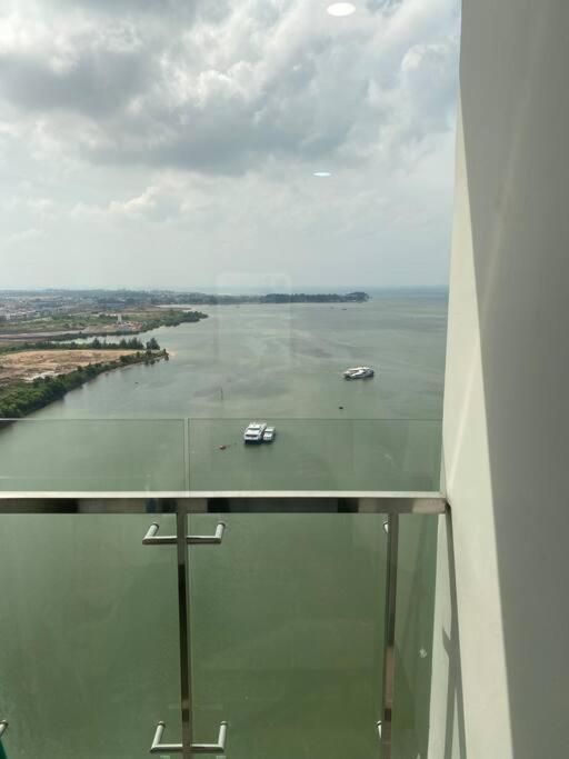 Cozy high rise APT near Ferry terminal Batam Center - By MESA