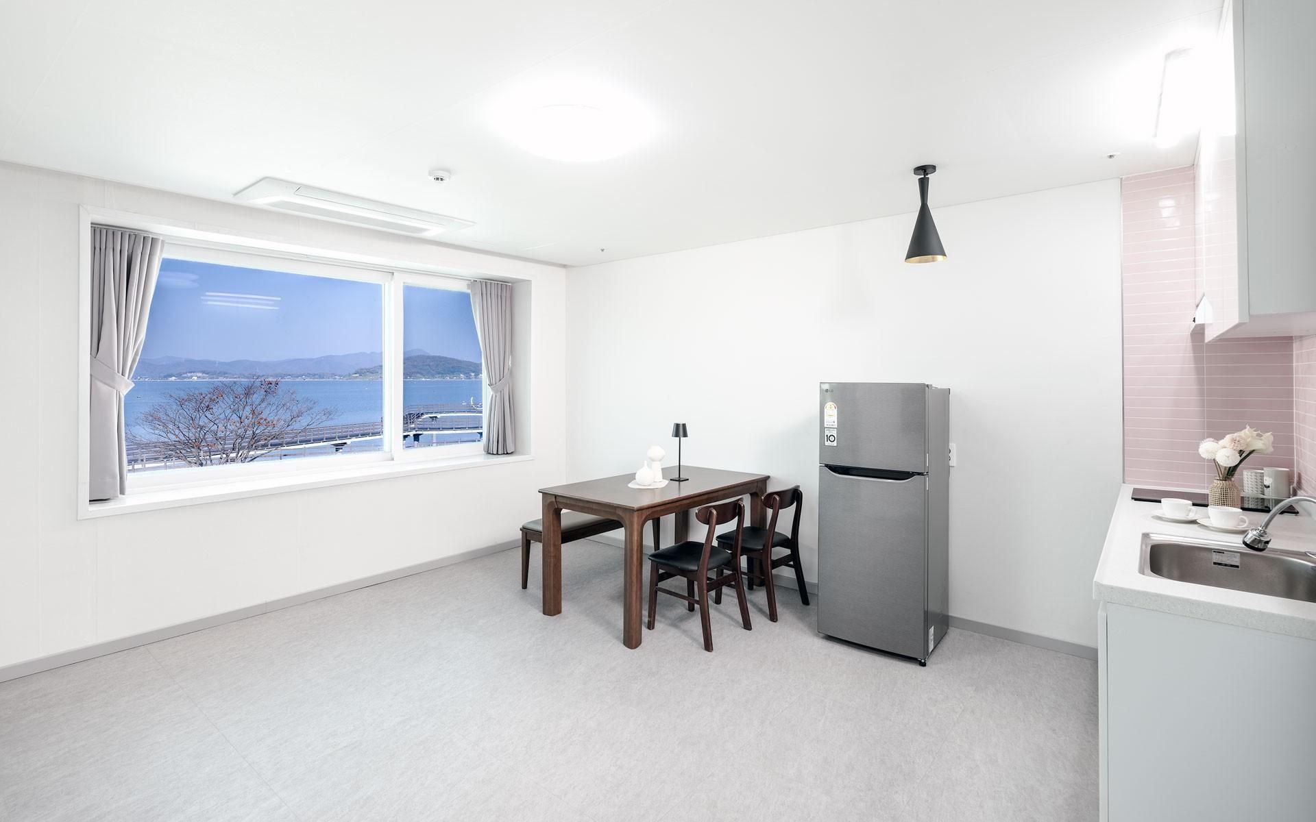 Pureunbada Resort 201 (Ocean View/Separate Living Room and Bedroom) 2