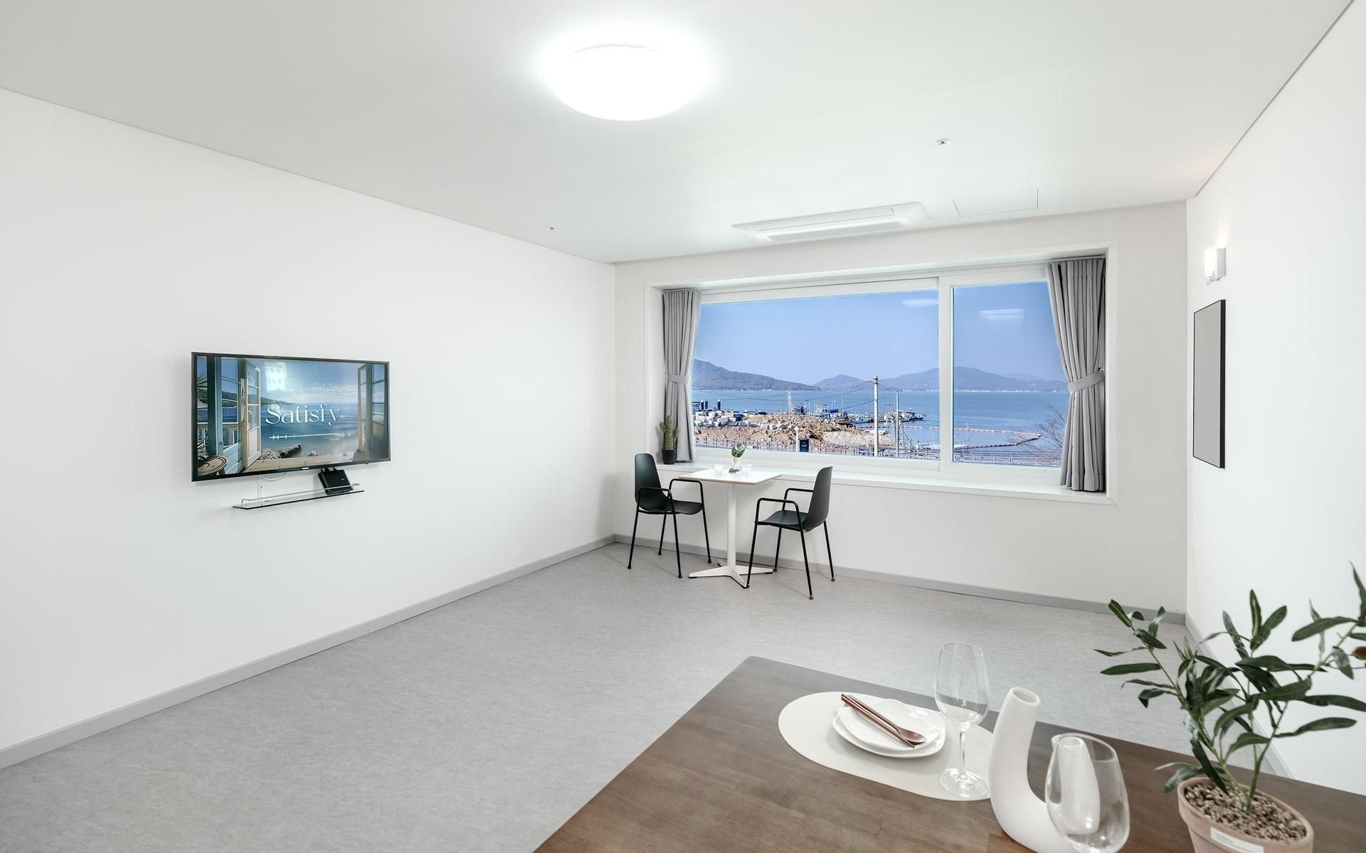 202 (Ocean View/One Room Ondol)