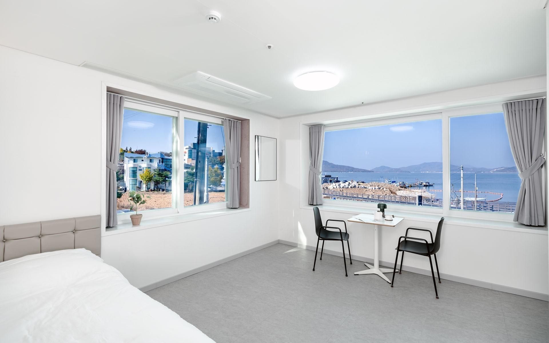 Pureunbada Resort 201 (Ocean View/Separate Living Room and Bedroom) 3