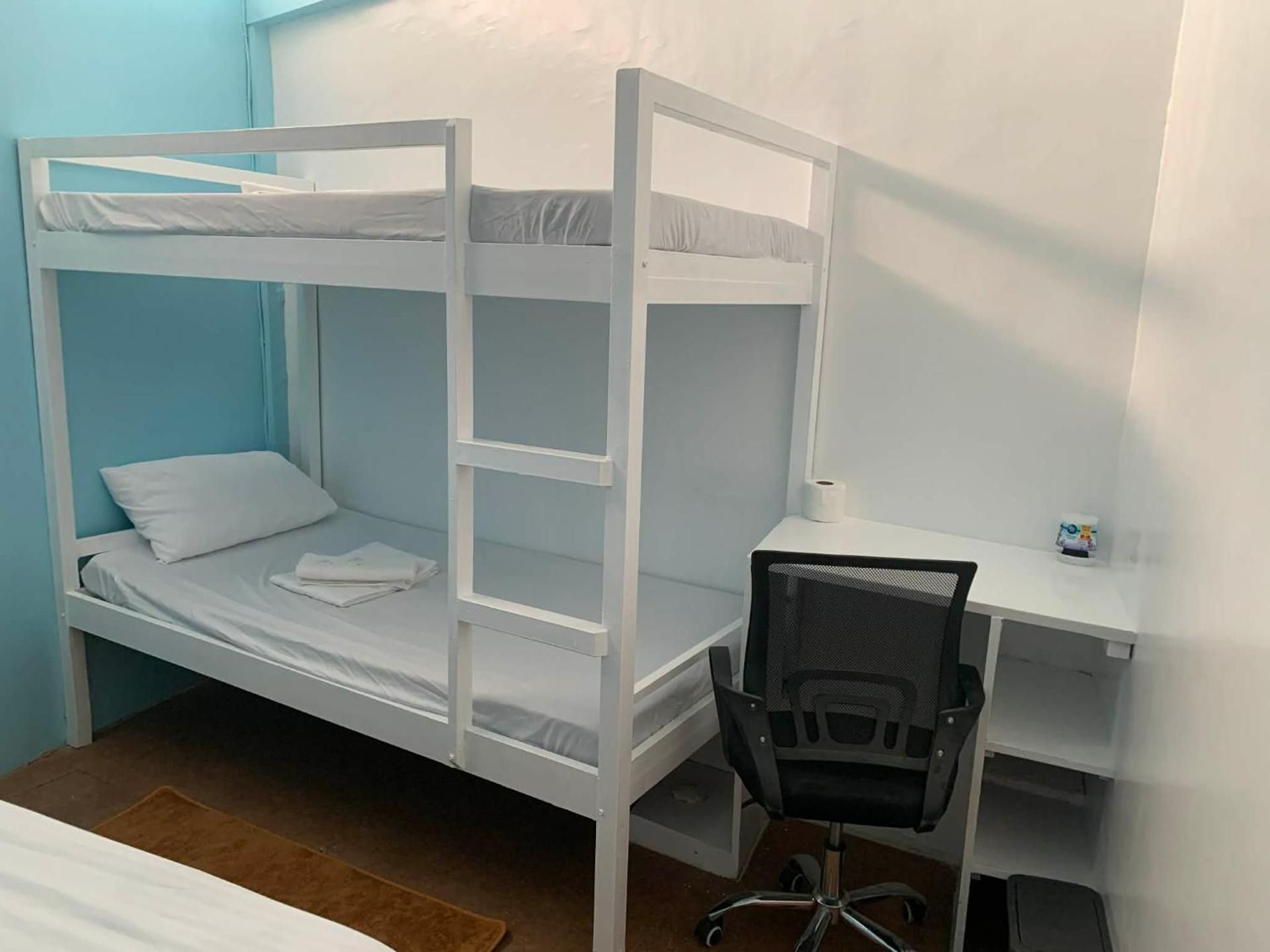 Aurora Hostel Inn Double Room with Shared Bathroom