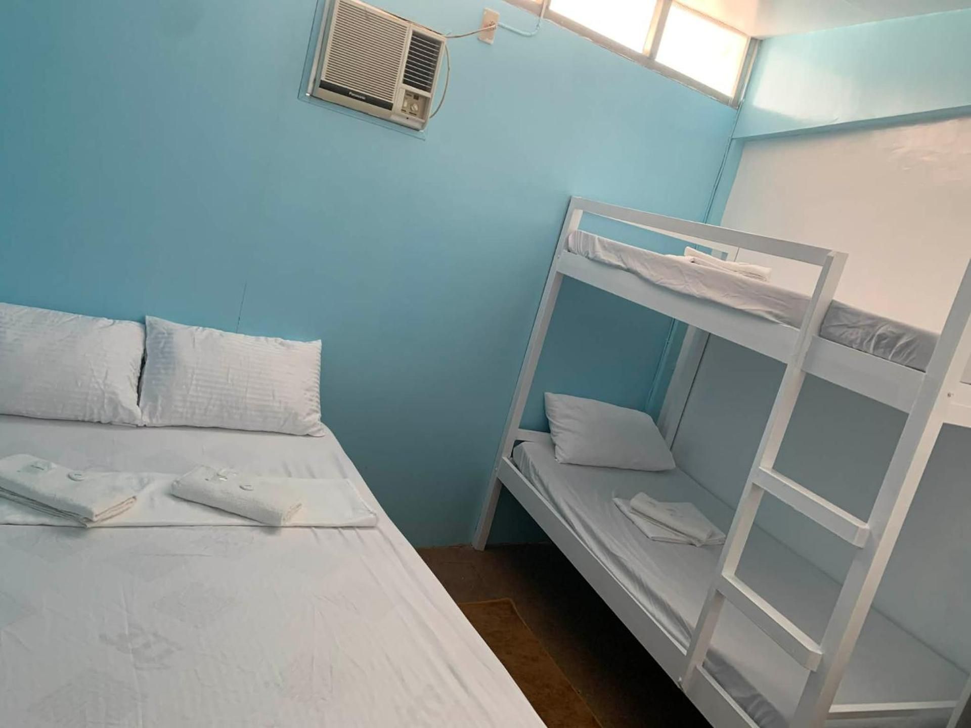 Aurora Hostel Inn Double Room with Shared Bathroom 2
