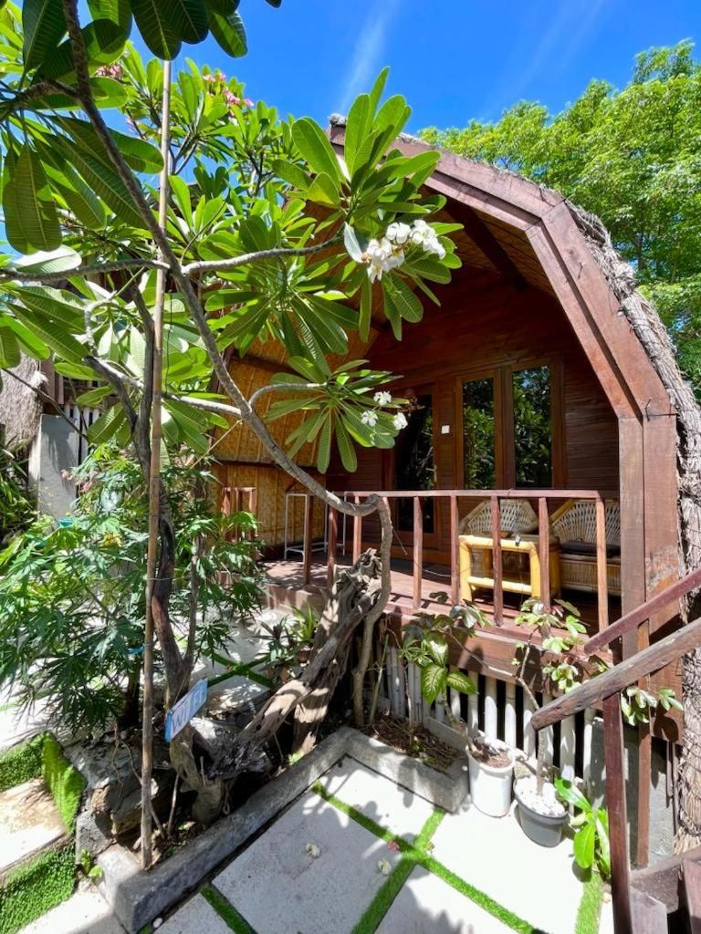 The golden Ave bungalow