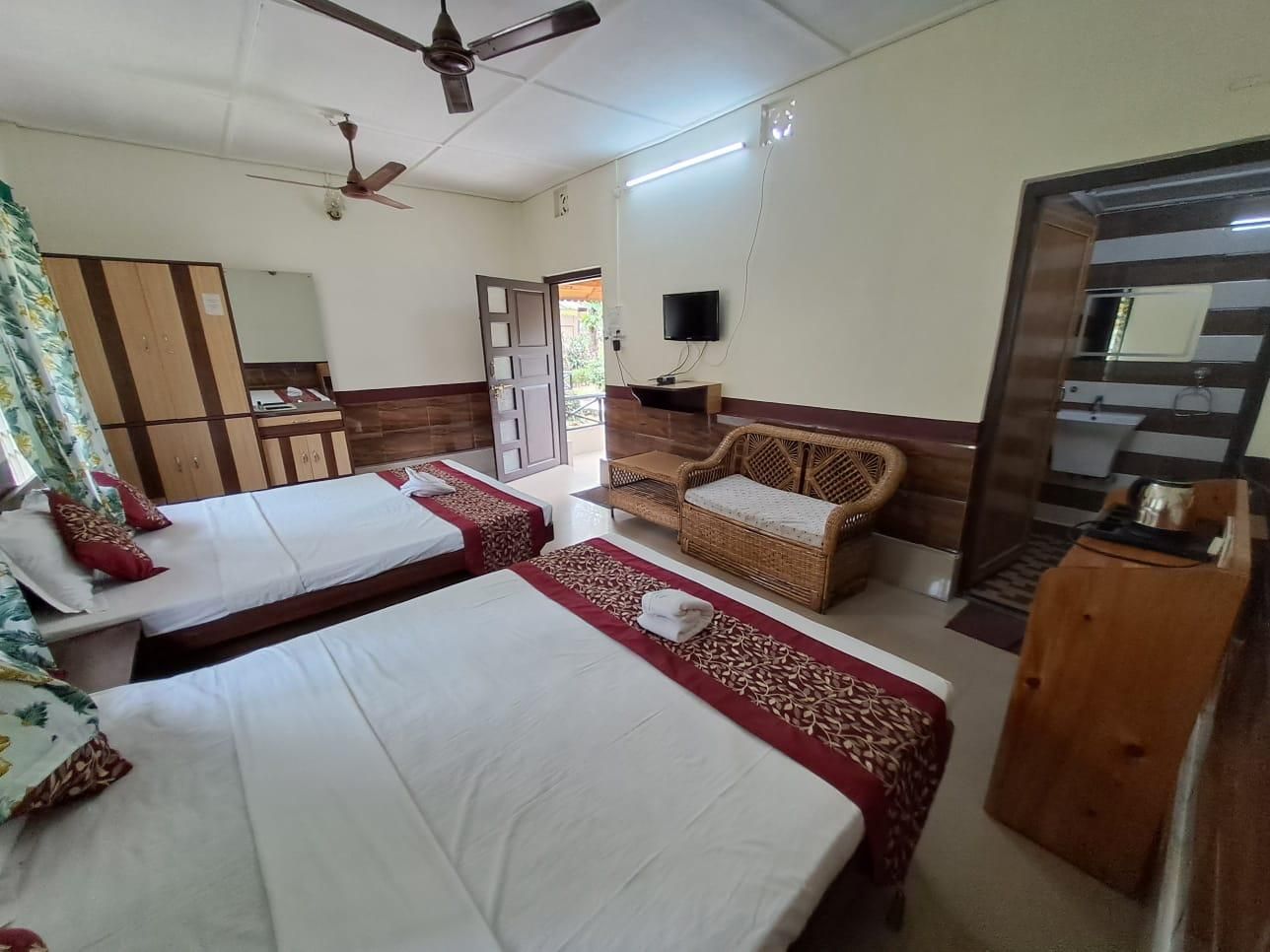 Tuskers Den Forest Resort Standard quadruple 2