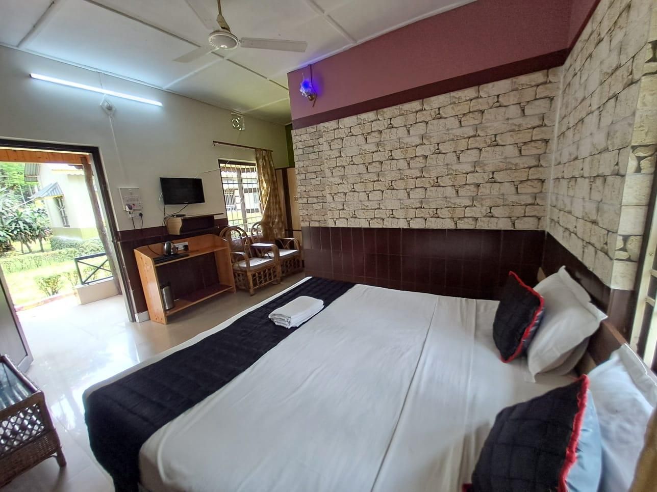 Tuskers Den Forest Resort Standard Double Bed Non-AC 2
