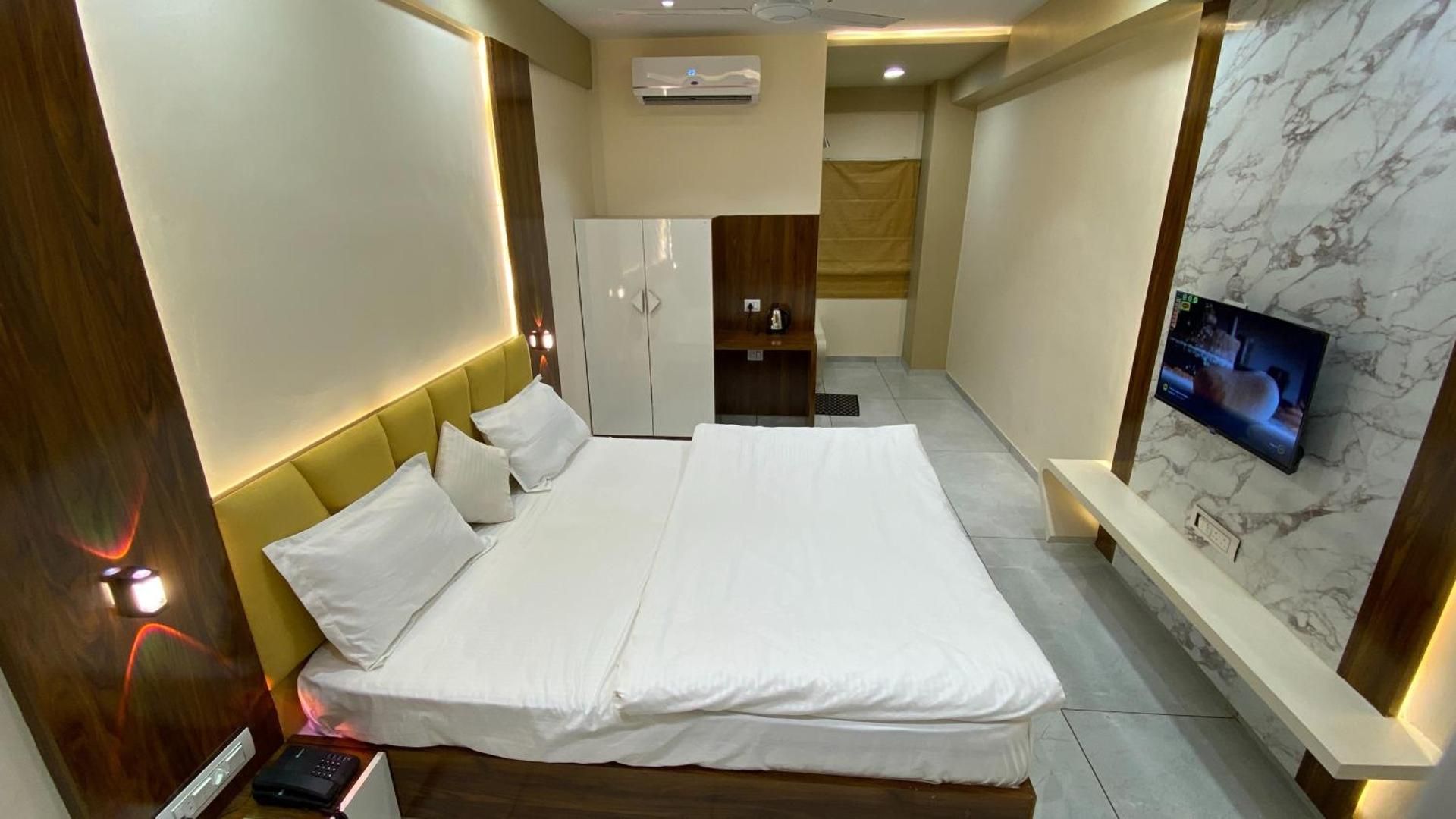 Hotel Royal Bistro Deluxe Room 3