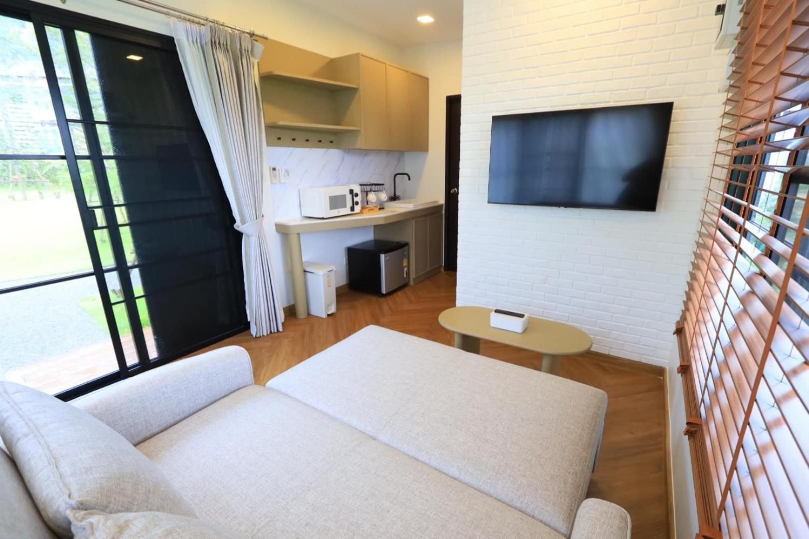 Bat Cave Glamping Khao Yai Deluxe Room 2