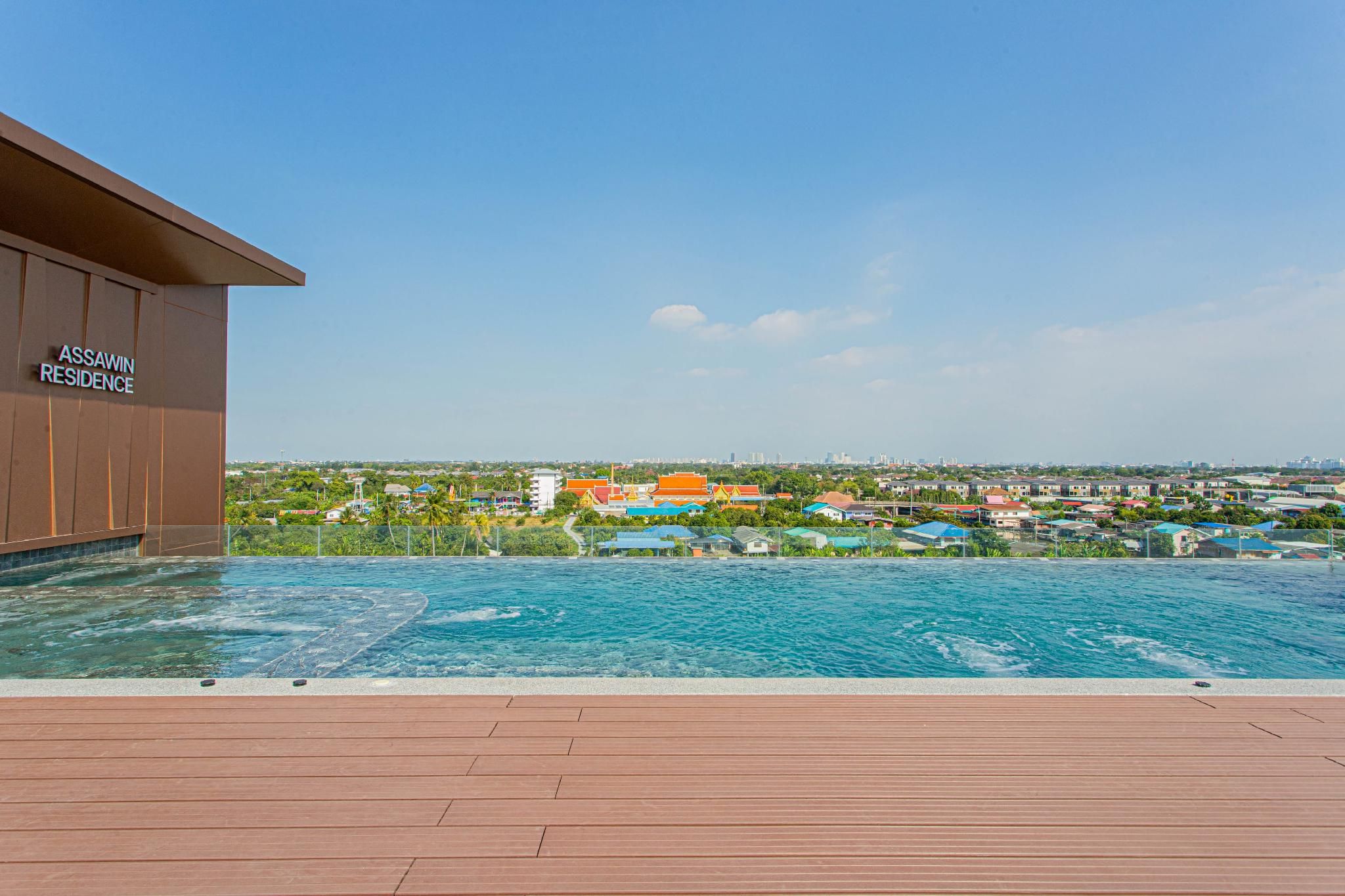 Swimming pool [outdoor]