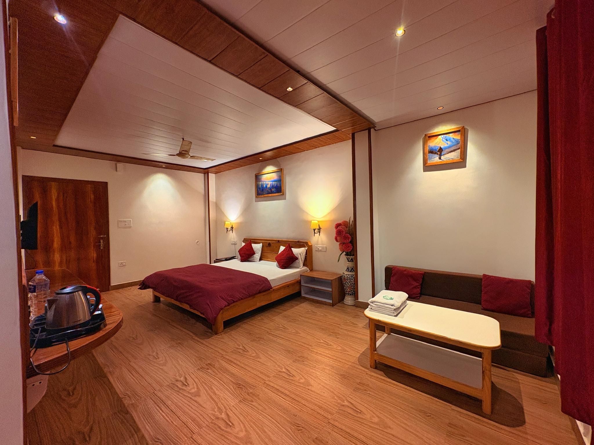 Plaza Hotel - Pithoragarh Grand Deluxe Mountain View