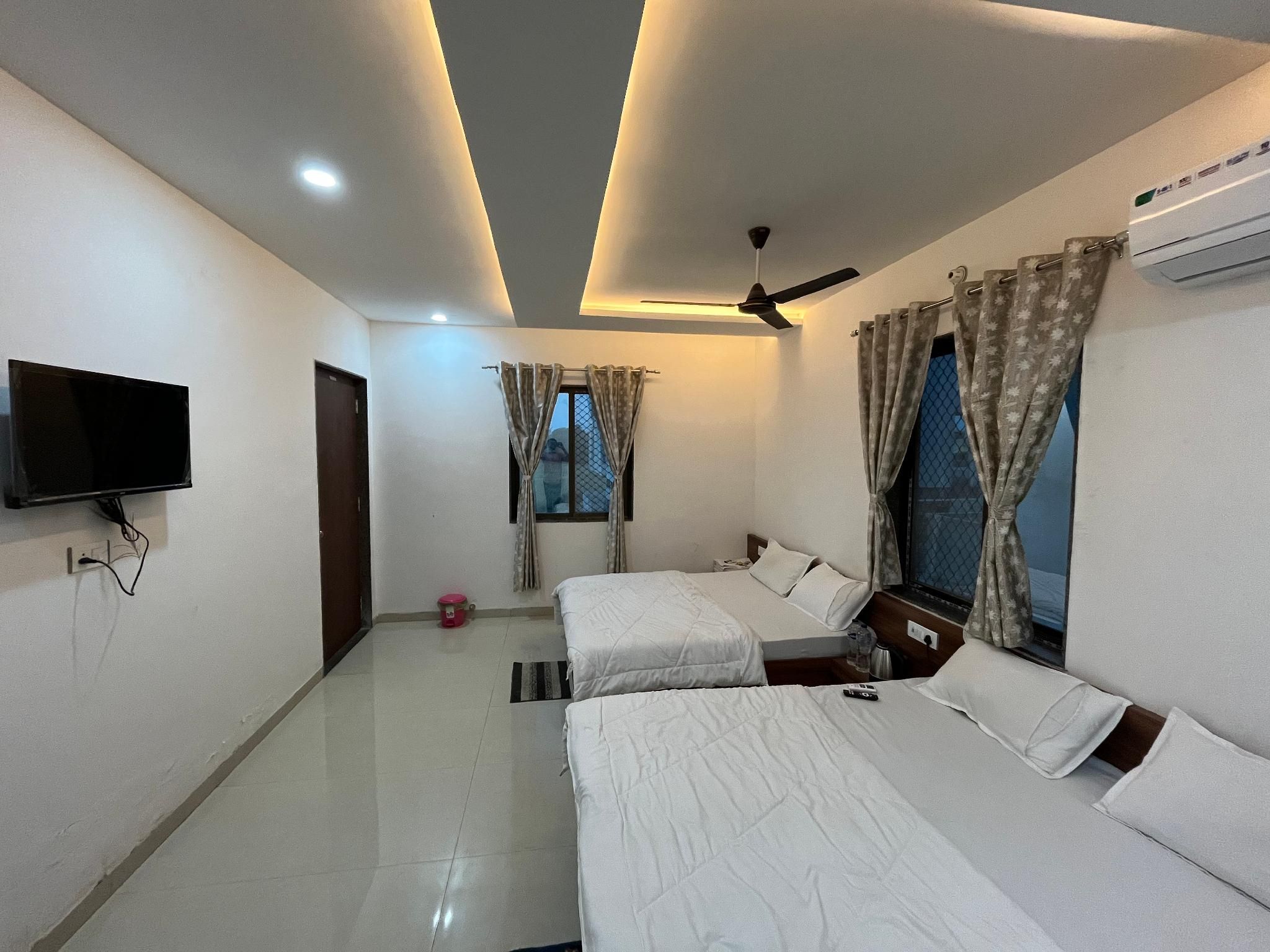 Hotel Shri Raghuvansh 2 Bedroom 1 Bathroom 3