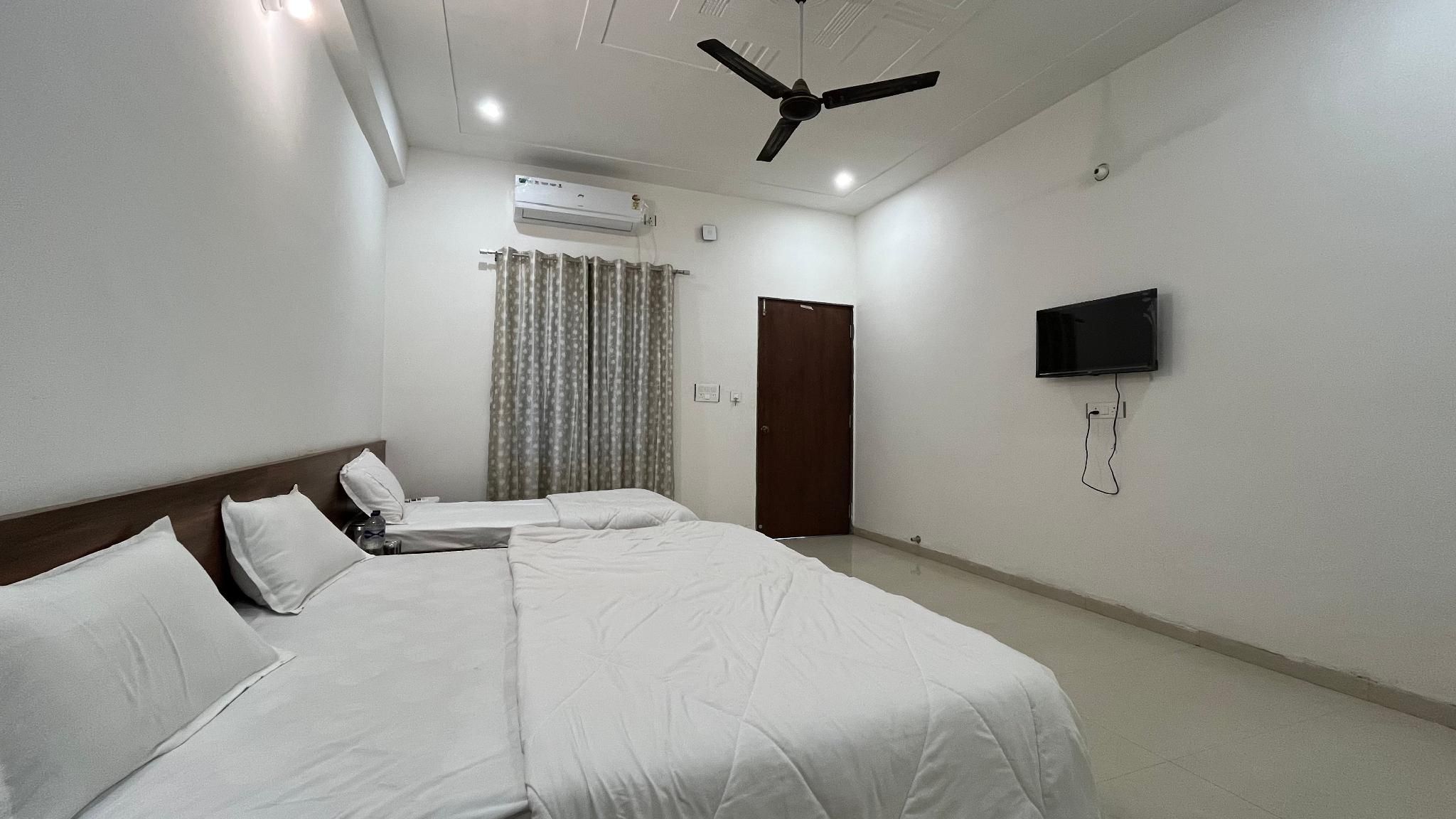 Hotel Shri Raghuvansh Triple Deluxe 3