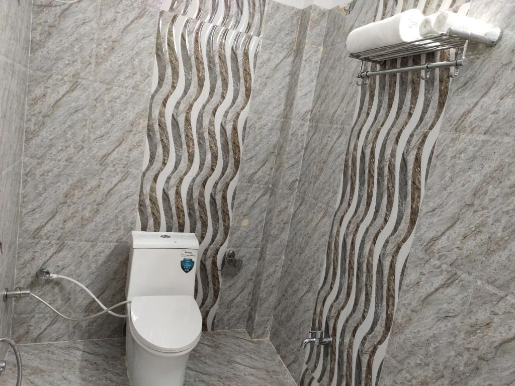 HOTEL CENTRAL SQUARE "A Couple Friendly Hotel" Deluxe Double 2