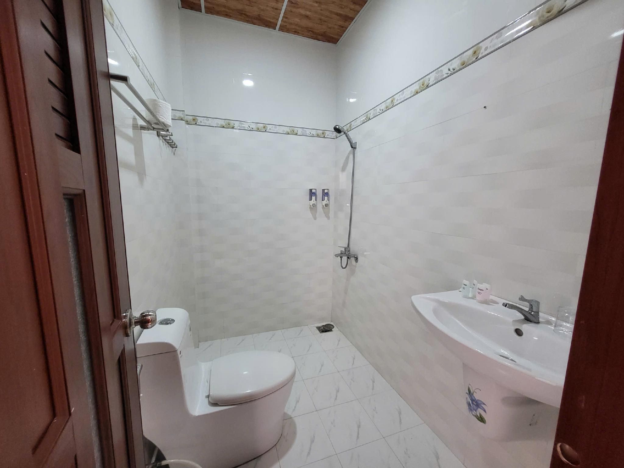 Serene Retreat Phu Quoc Standard Double Room - 2 Adults, 1 Large Bed 3