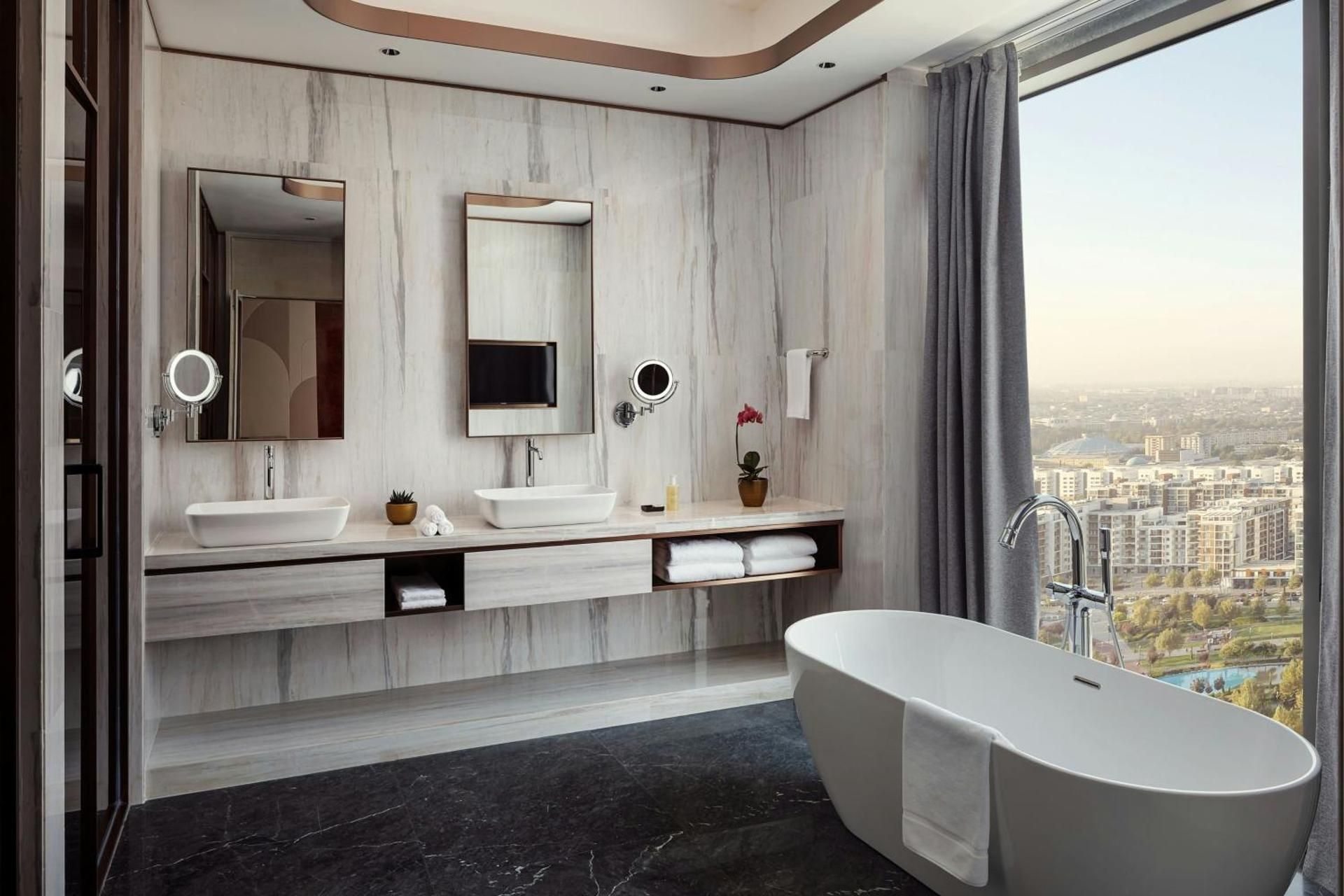 One-Bedroom Presidential Suite - Concierge Lounge Access