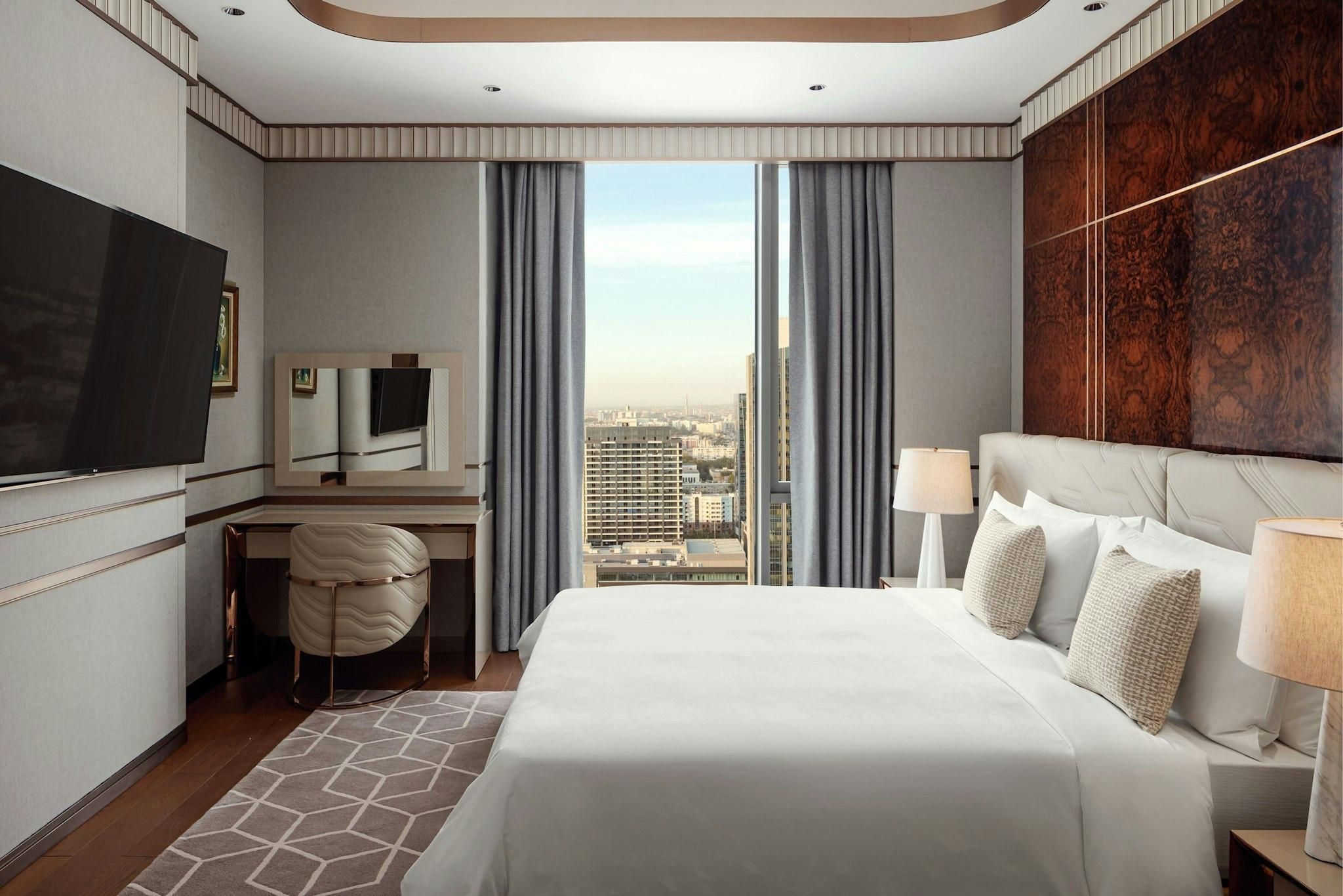 Junior Suite, Concierge lounge access, 1 Bedroom Suite, 1 King, City view