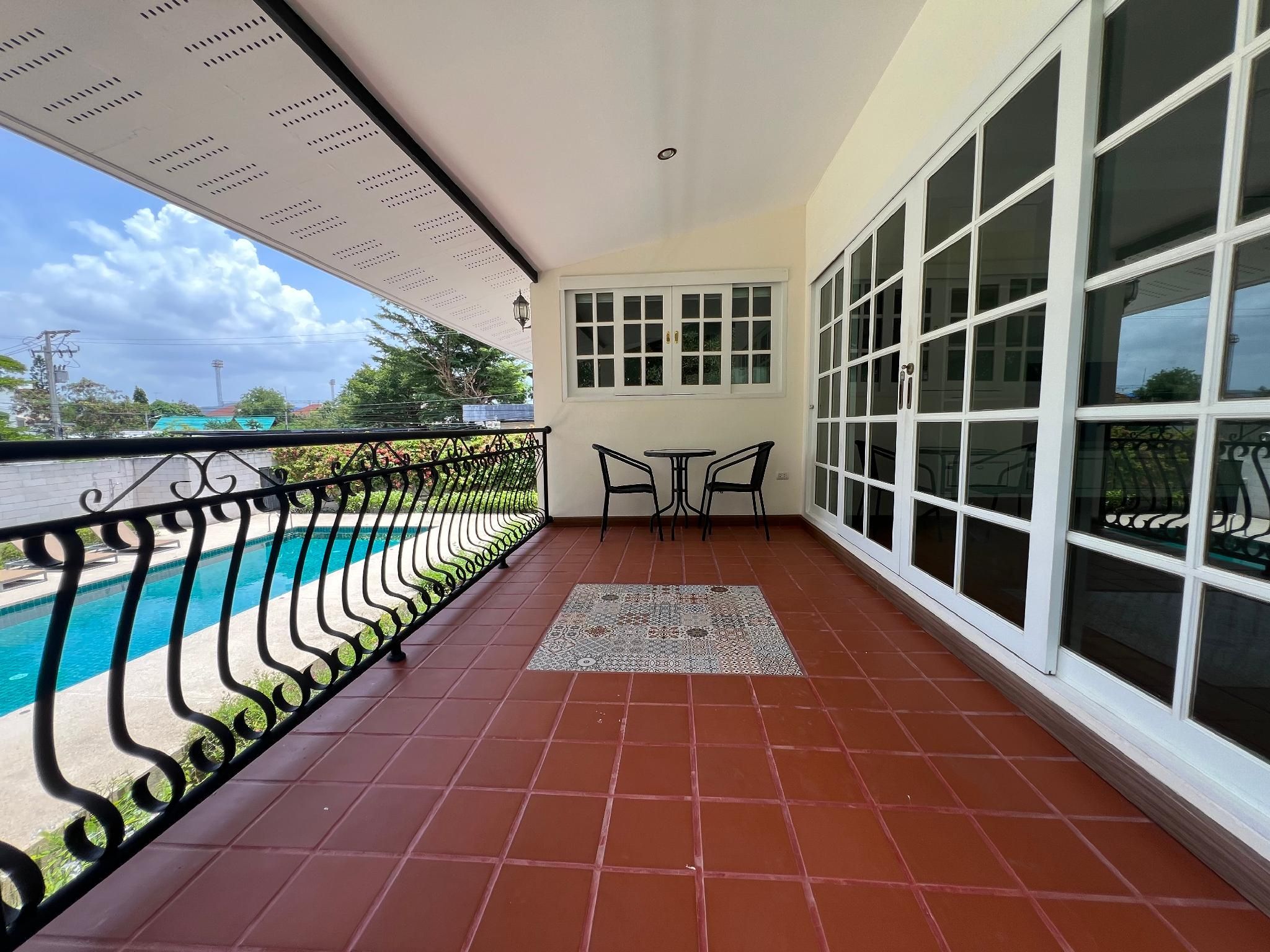 1 Bedroom Apartment with Balcony and Views