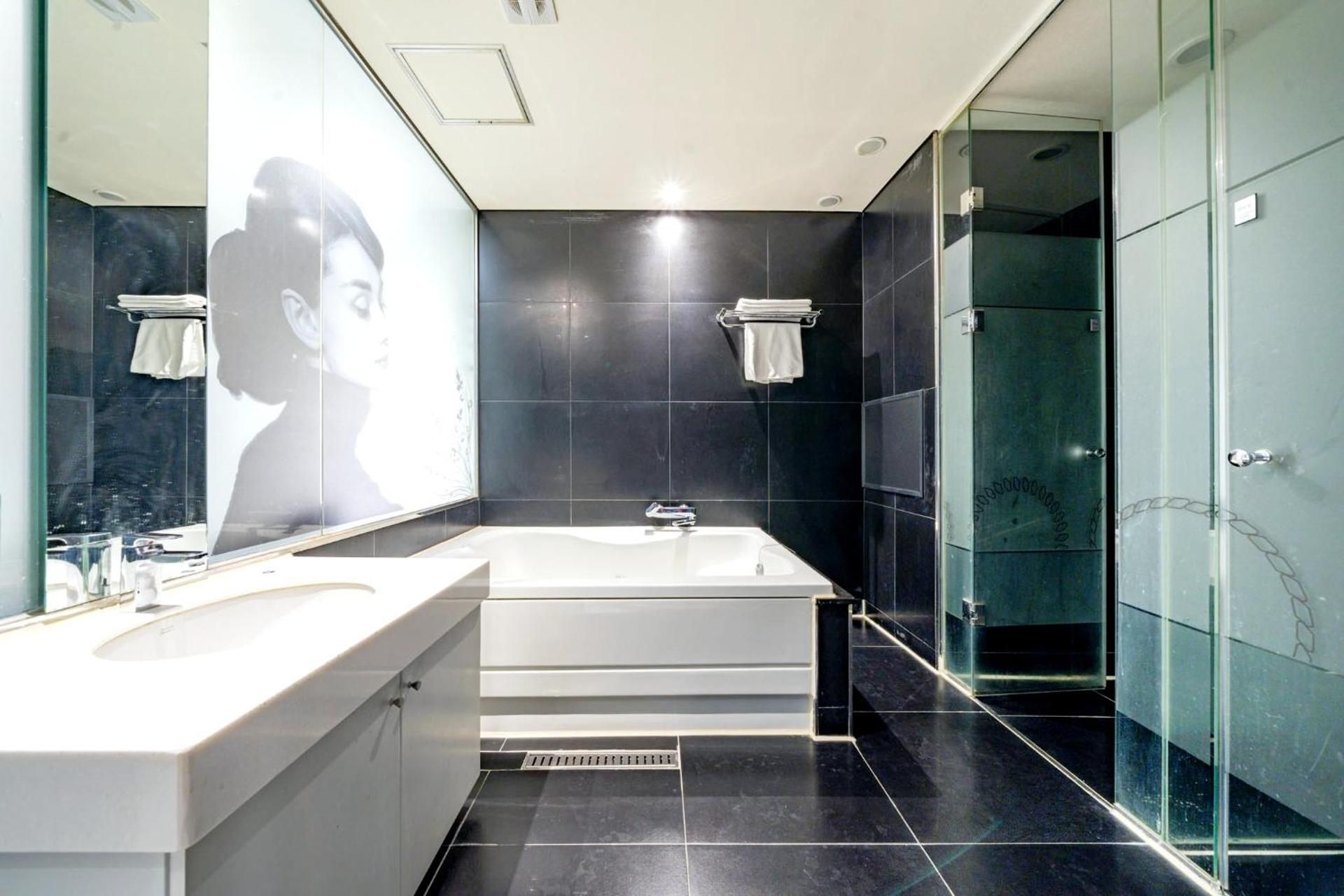 Deluxe Massage Chair Room