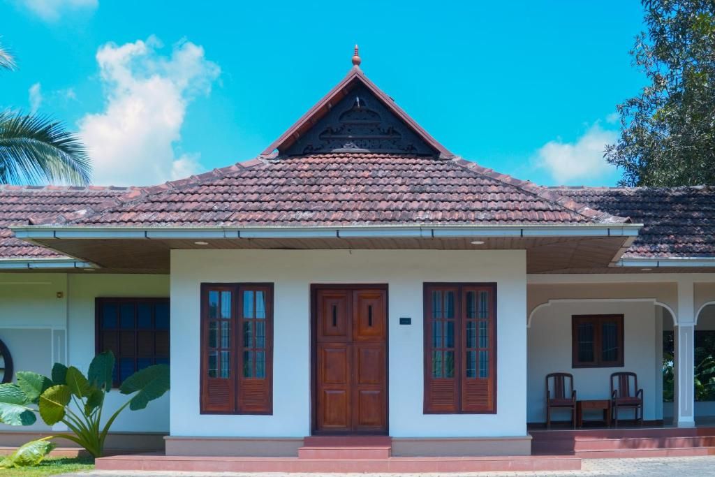 4 bedroom Pool Villa in Thodupuzha- Heliconia Inn