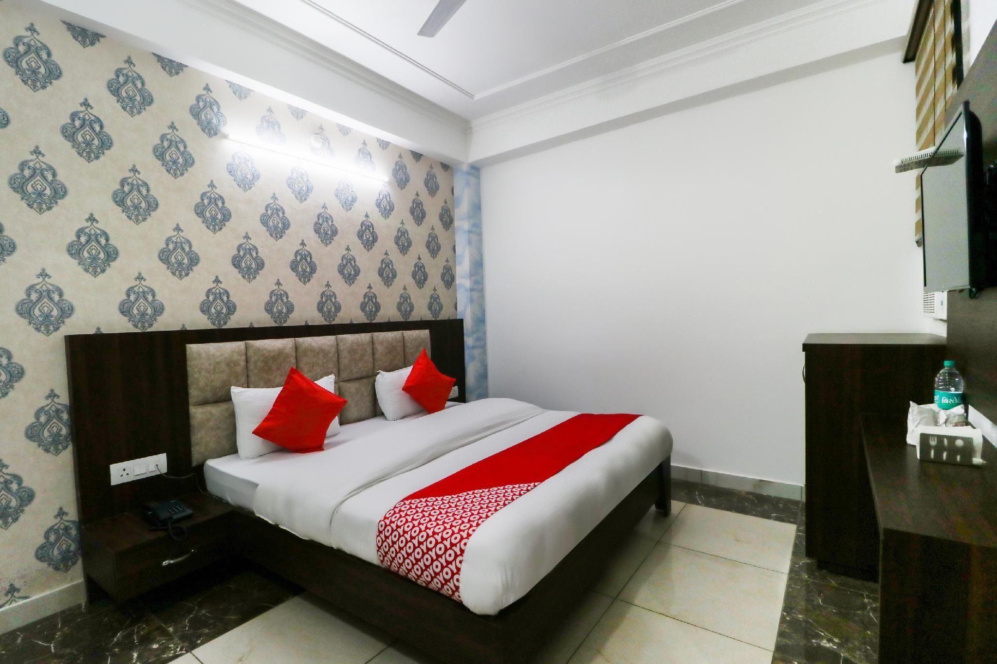 OYO 47758 Orchard Green Royal Deluxe Double or Twin