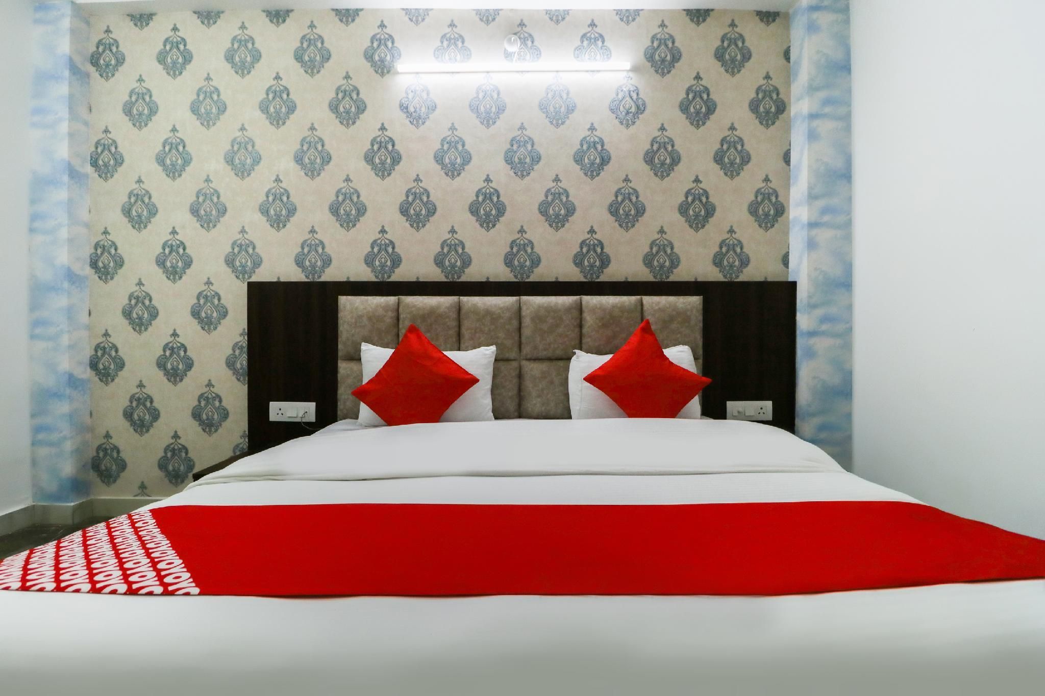 OYO 47758 Orchard Green Royal Deluxe Double or Twin 2