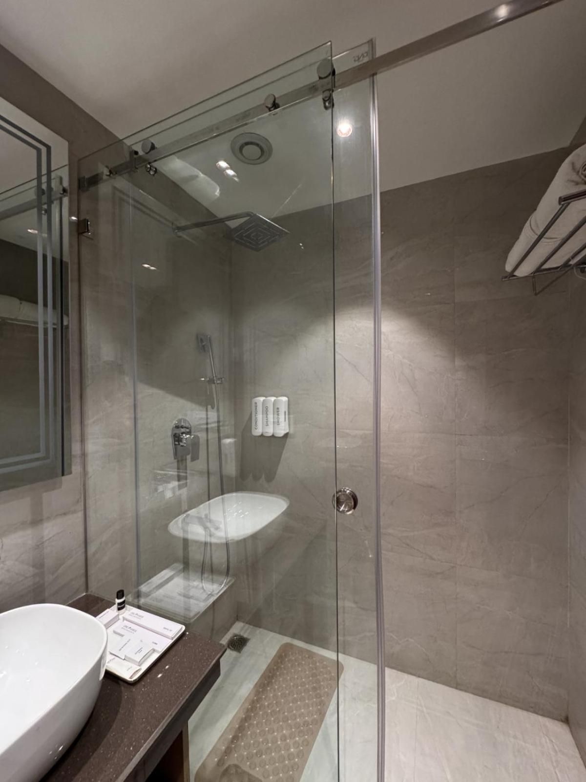 One Farrer Hotels And Resorts Standard Room 2