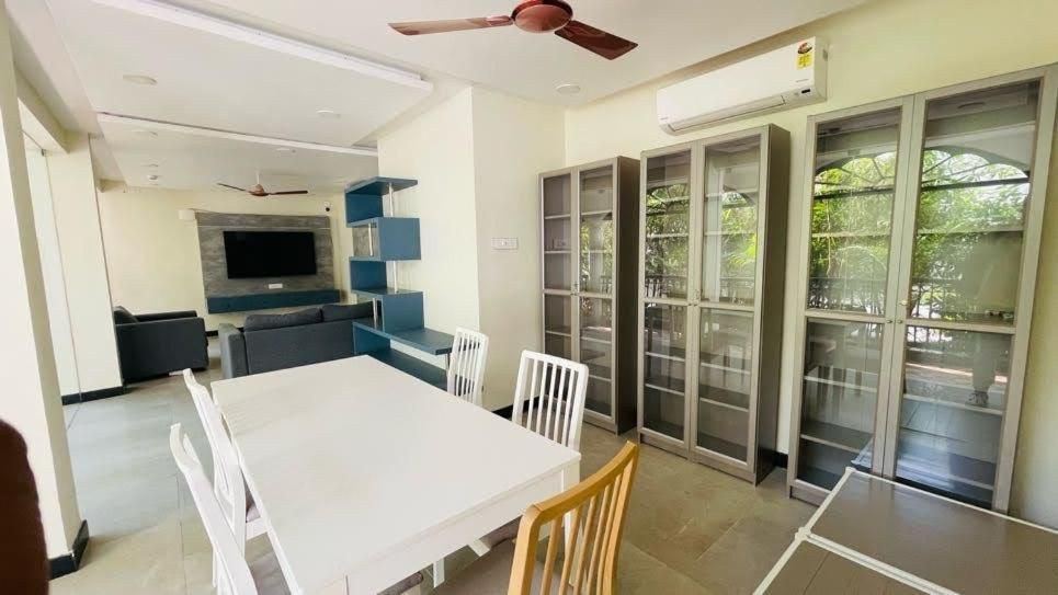 Shared lounge/TV area