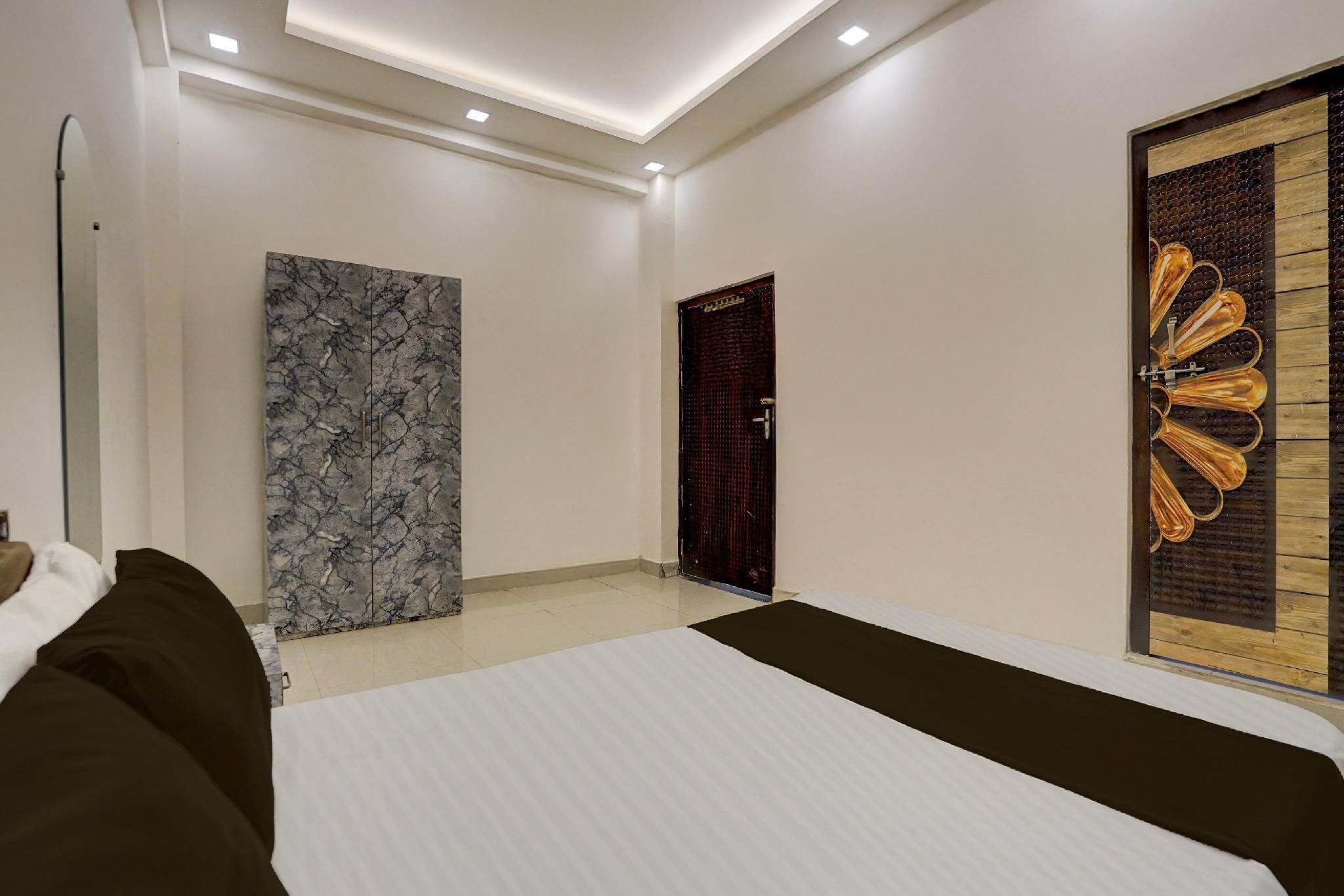 SPOT ON Raja Grand Hotel Classic Double or Twin 3